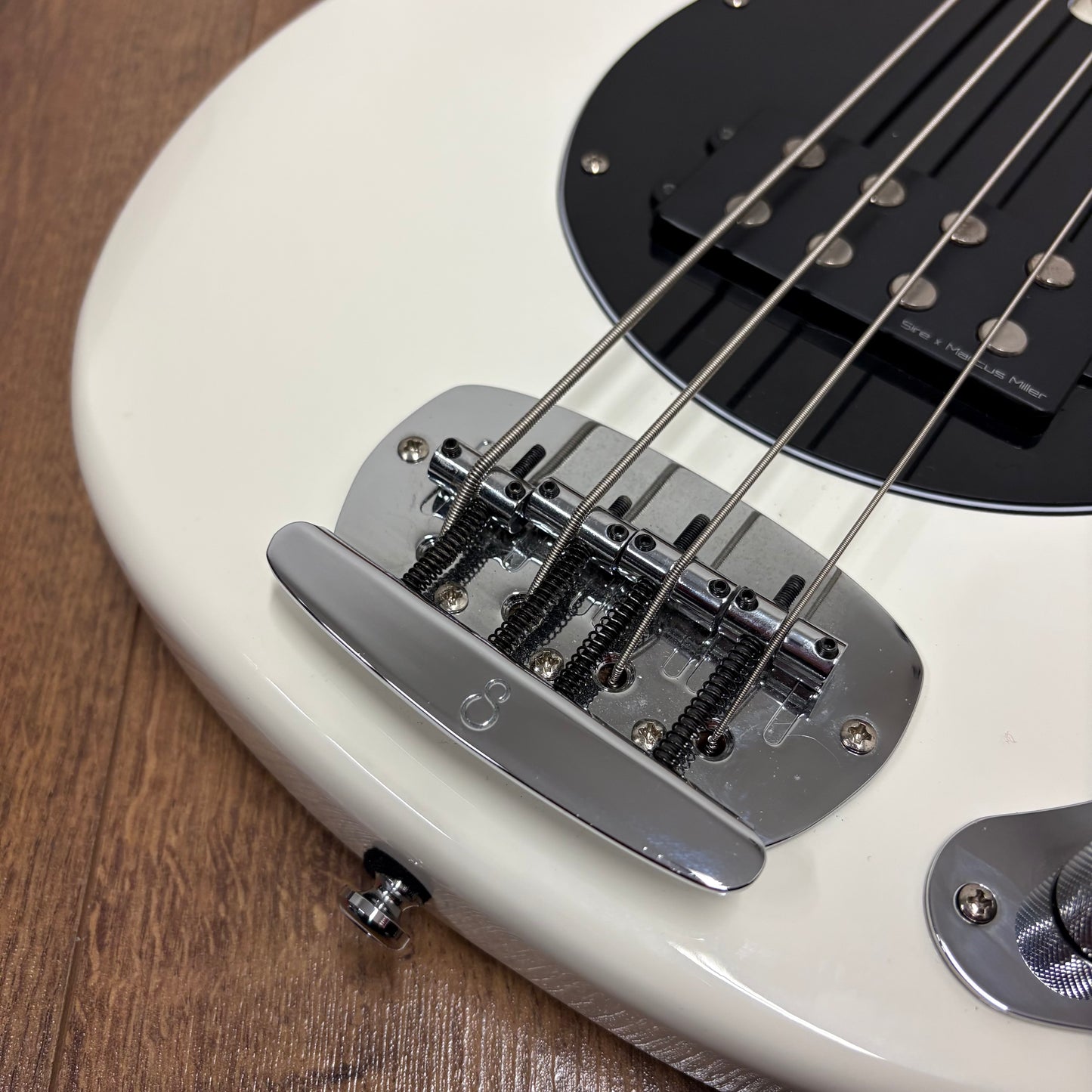 Pre-Owned Sire Marcus Miller Z3 - Antique White