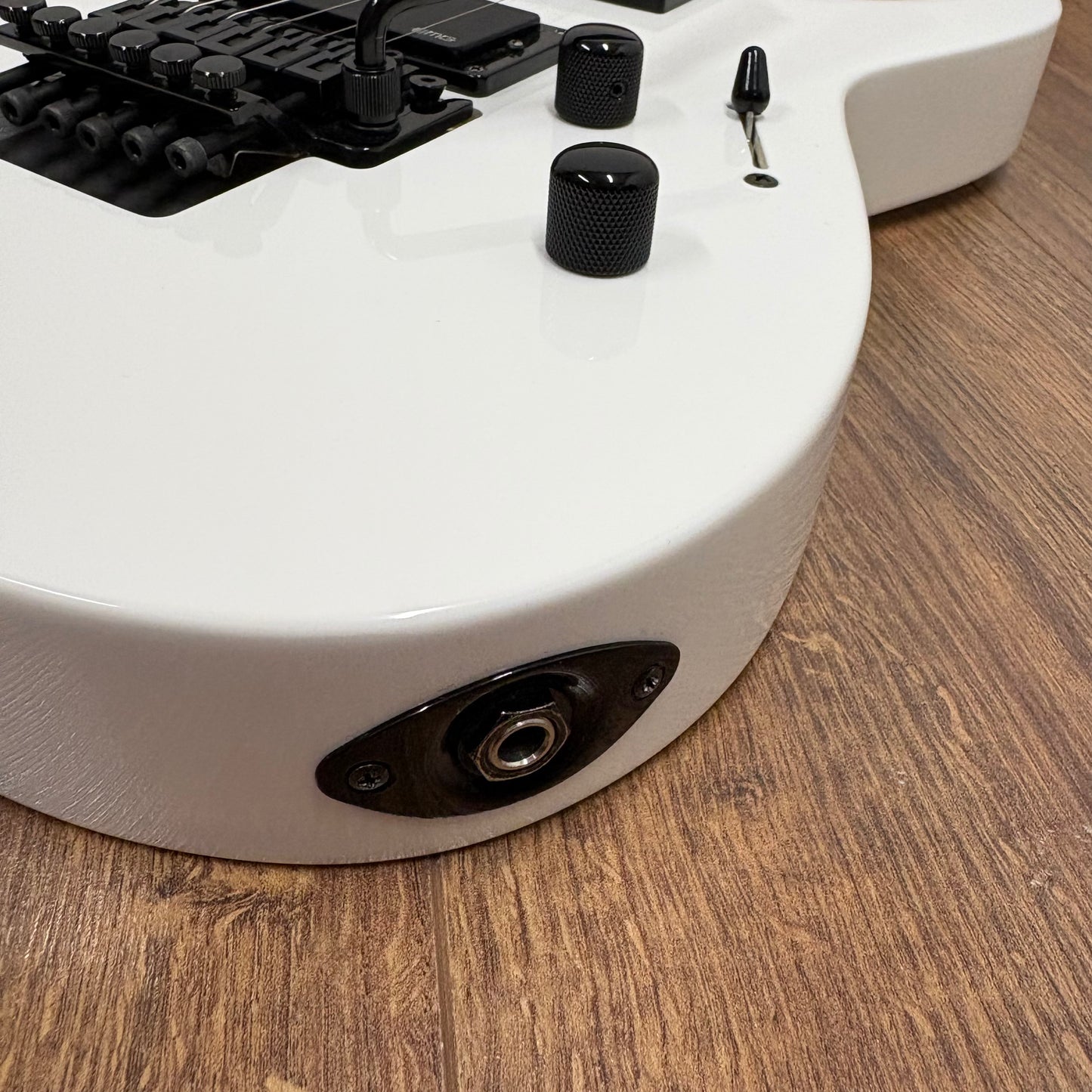Pre-Owned LTD M-1000 M Deluxe - Snow White