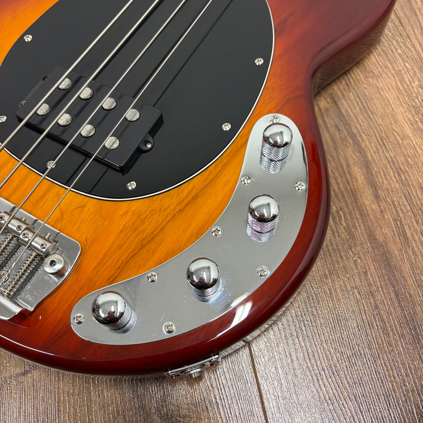 Pre-Owned Sterling by MusicMan Ray 34 - Sunburst