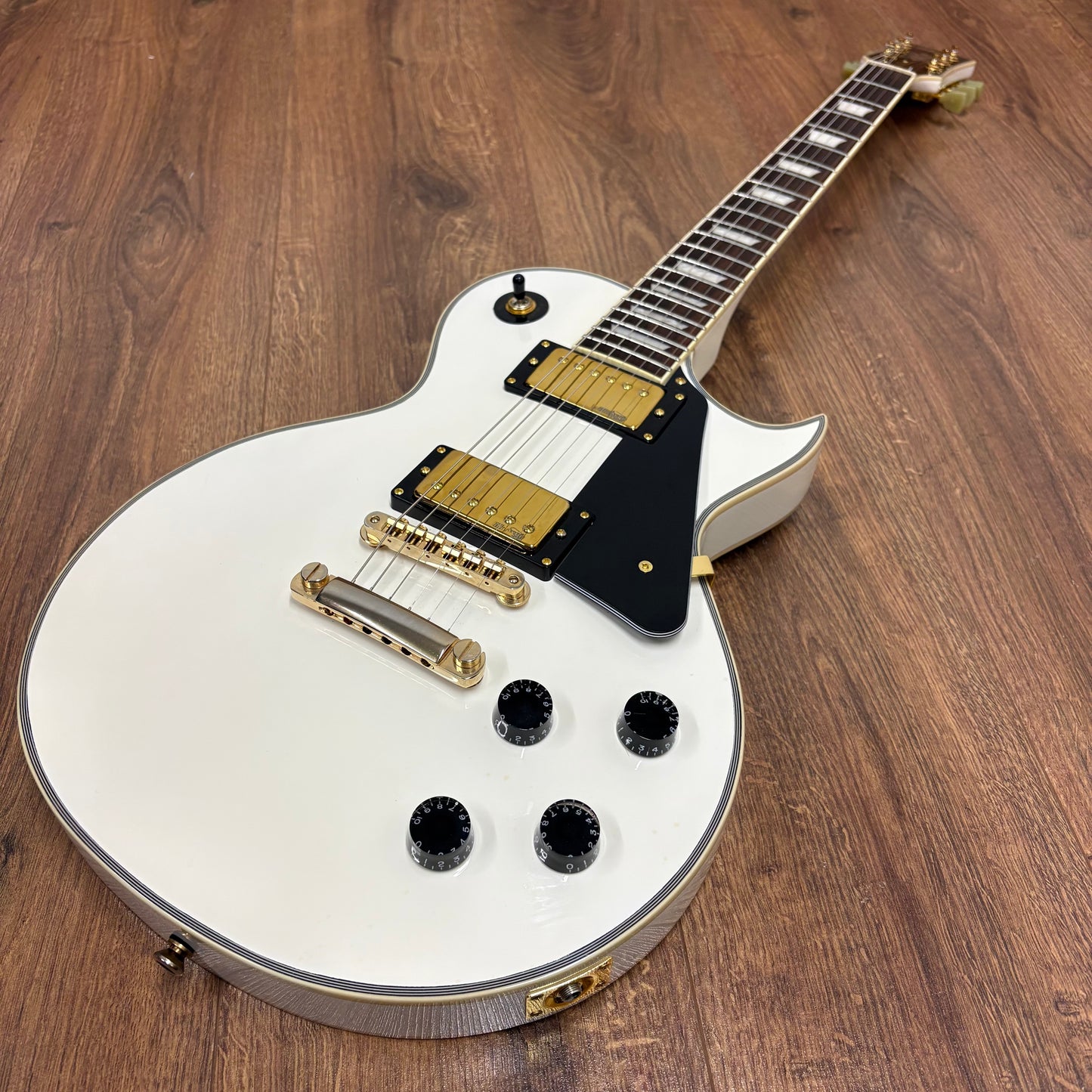 Pre-Owned Vintage V100 - Arctic White
