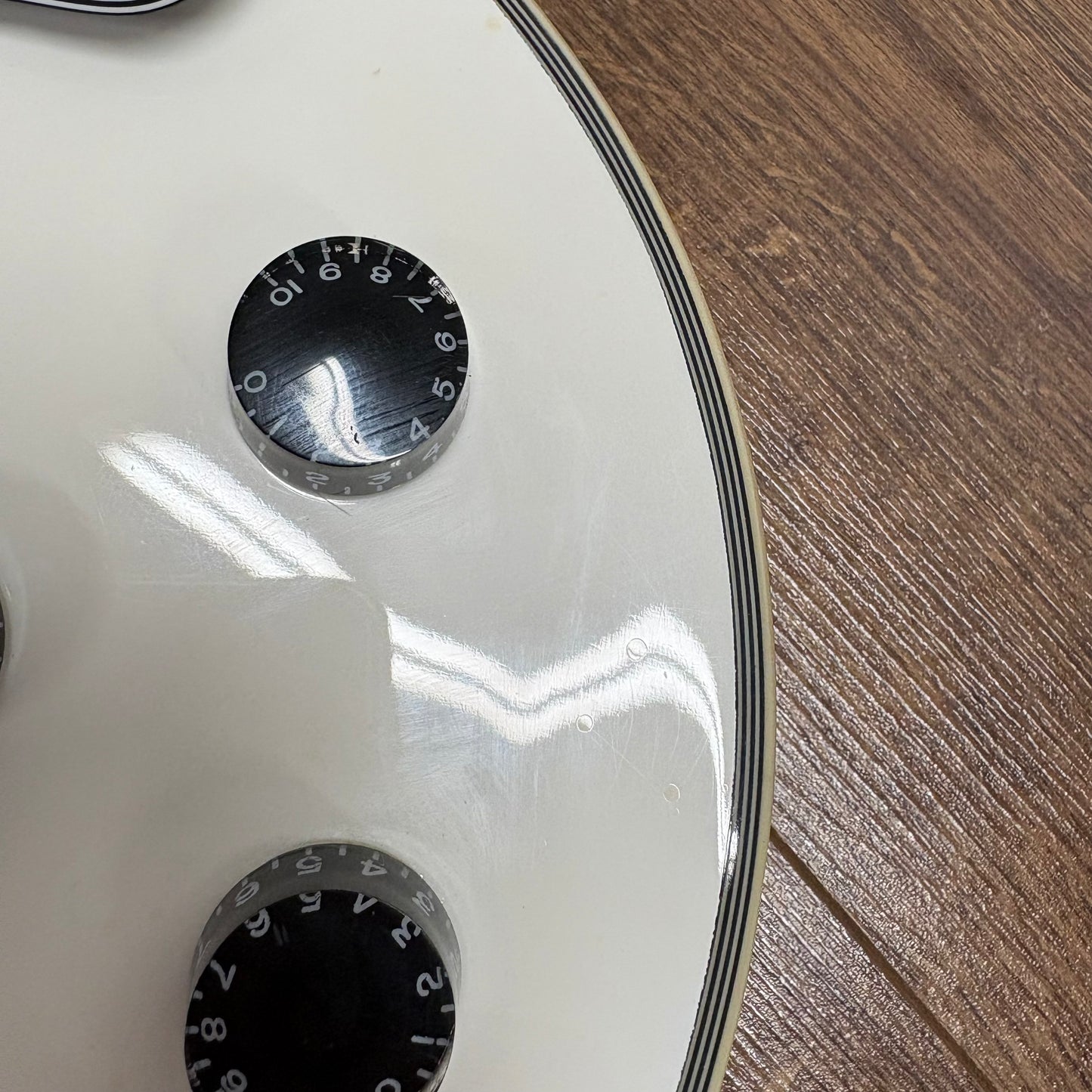 Pre-Owned Vintage V100 - Arctic White