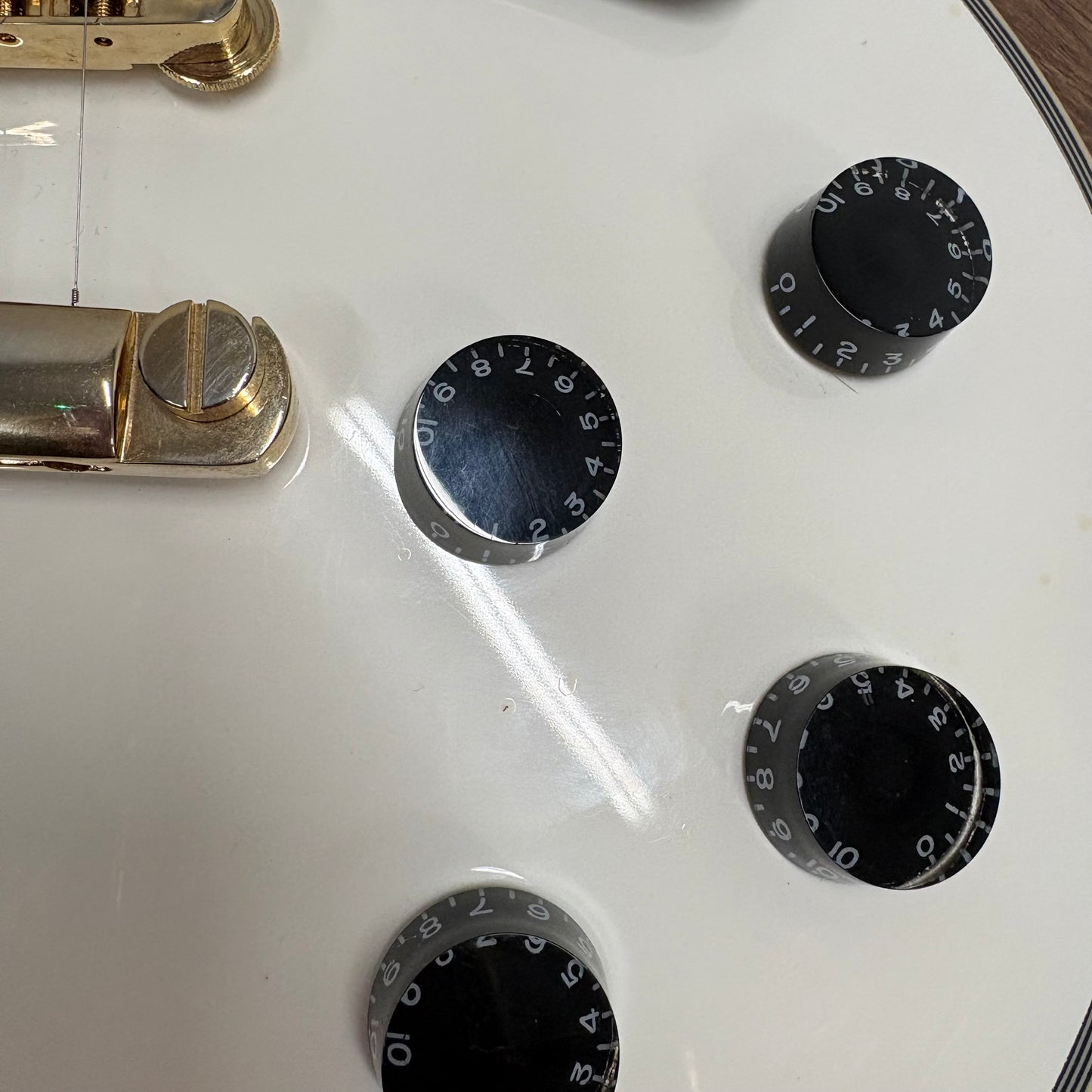 Pre-Owned Vintage V100 - Arctic White