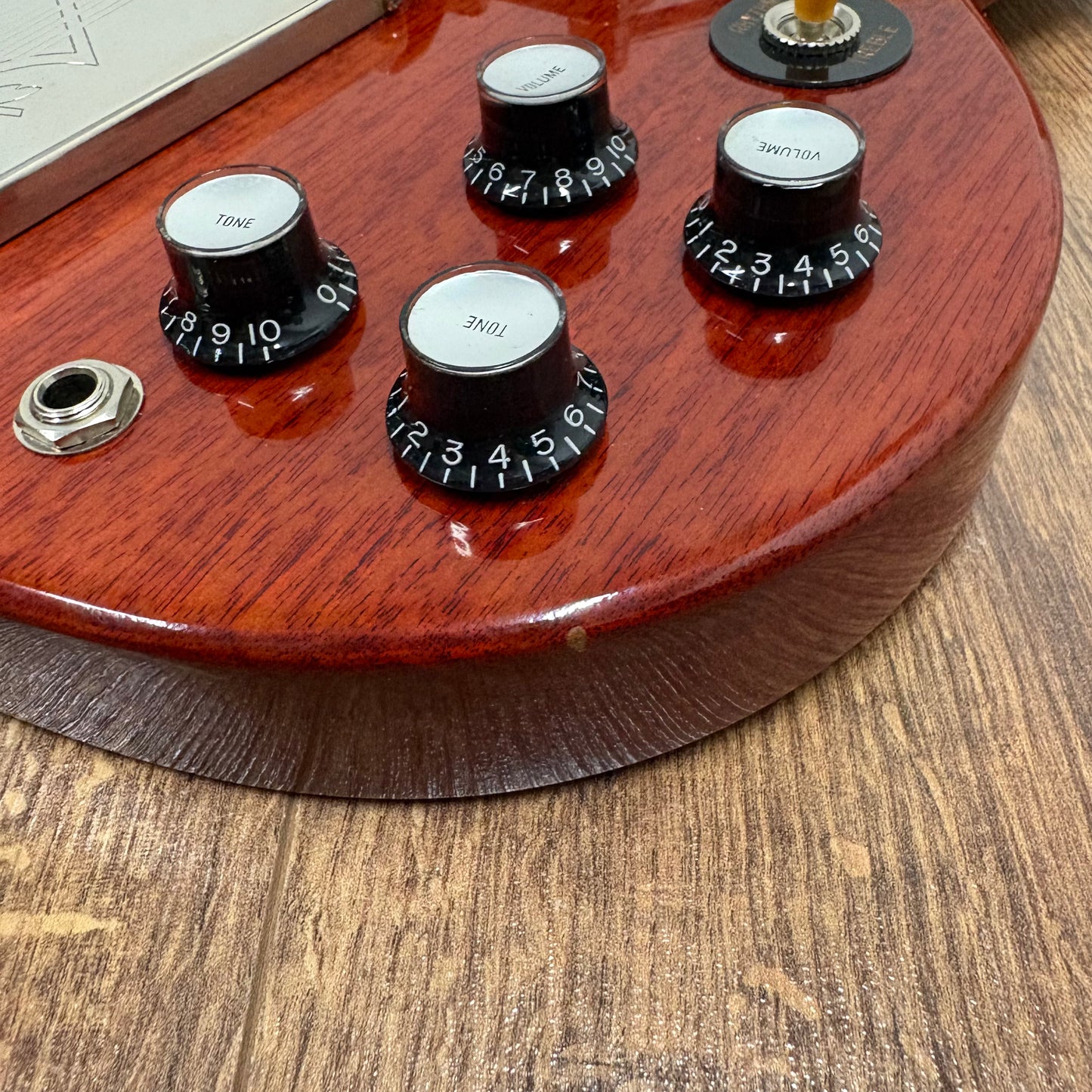 Pre-Owned Gibson Custom Shop 1964 SG Standard Maestro VOS - Cherry Red - 2023