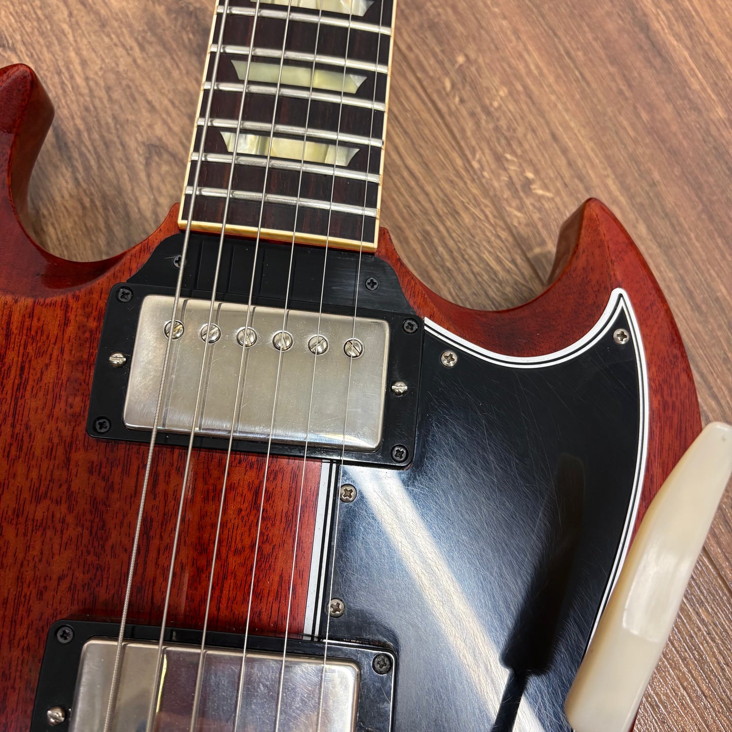 Pre-Owned Gibson Custom Shop 1964 SG Standard Maestro VOS - Cherry Red - 2023