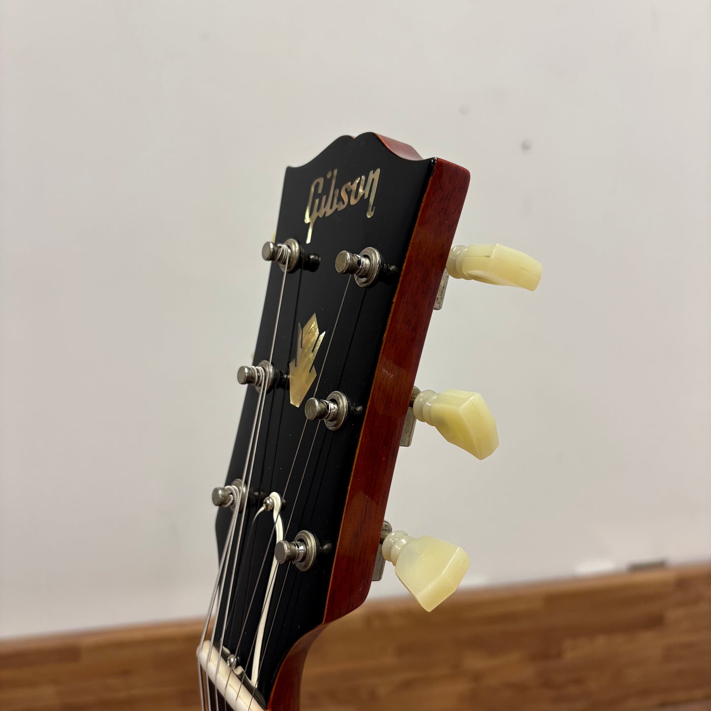 Pre-Owned Gibson Custom Shop 1964 SG Standard Maestro VOS - Cherry Red - 2023