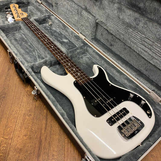 Pre-Owned G&L SB-2 Tribute Bass w/ Hard Case - White