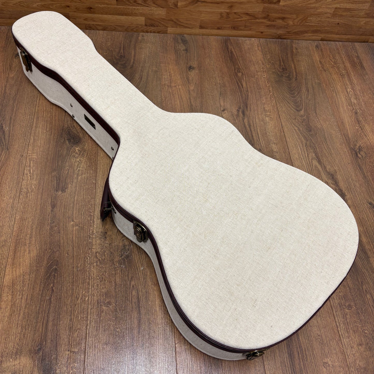Pre-Owned Gator Journeyman Dreadnaught Hard Case