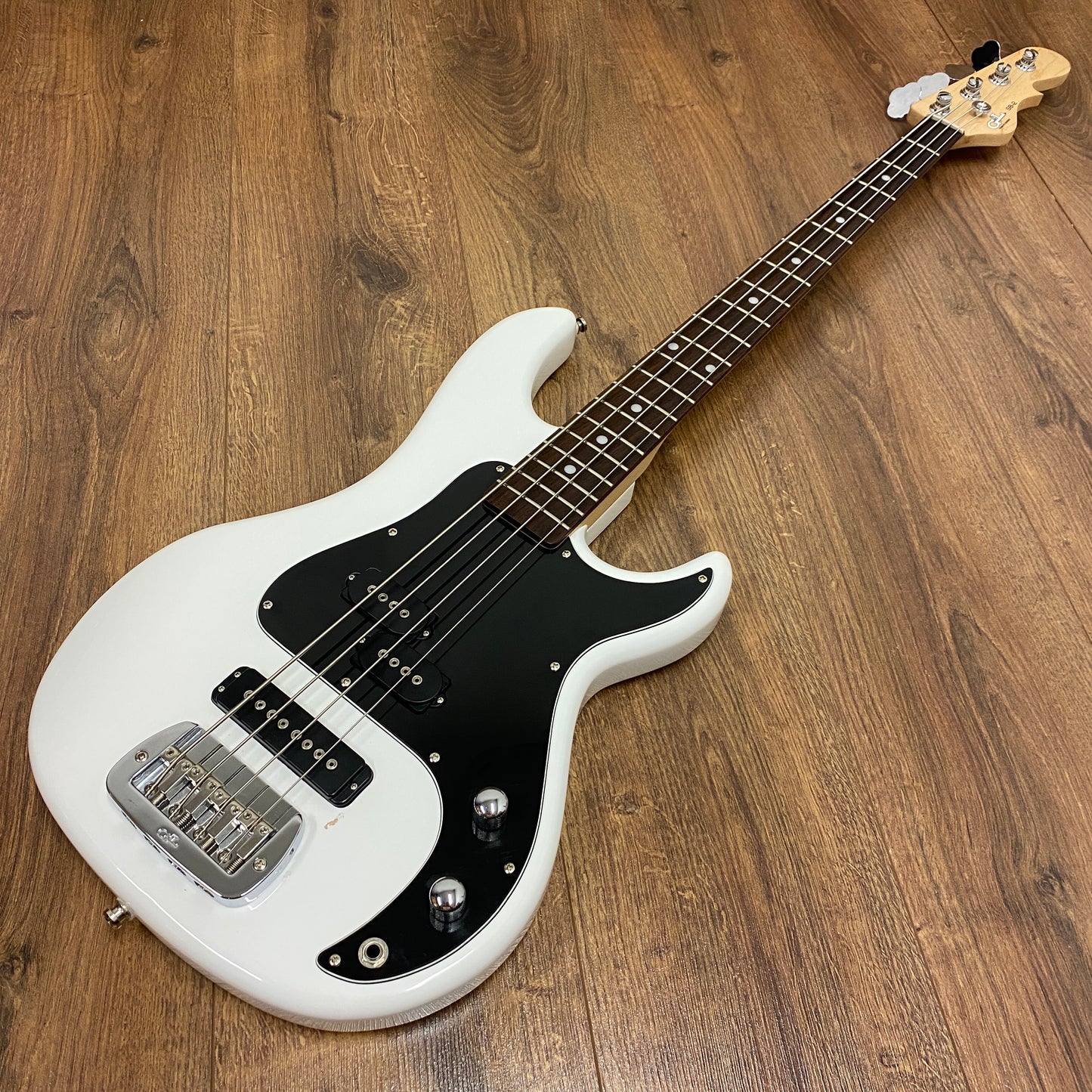 Pre-Owned G&L SB-2 Tribute Bass w/ Hard Case - White