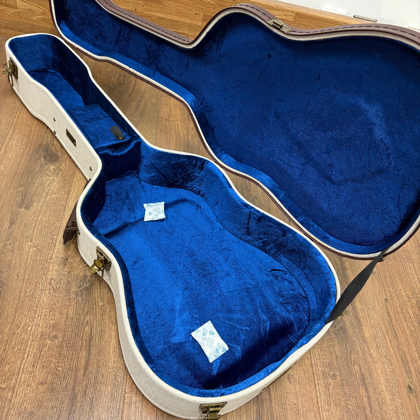 Pre-Owned Gator Journeyman Dreadnaught Hard Case