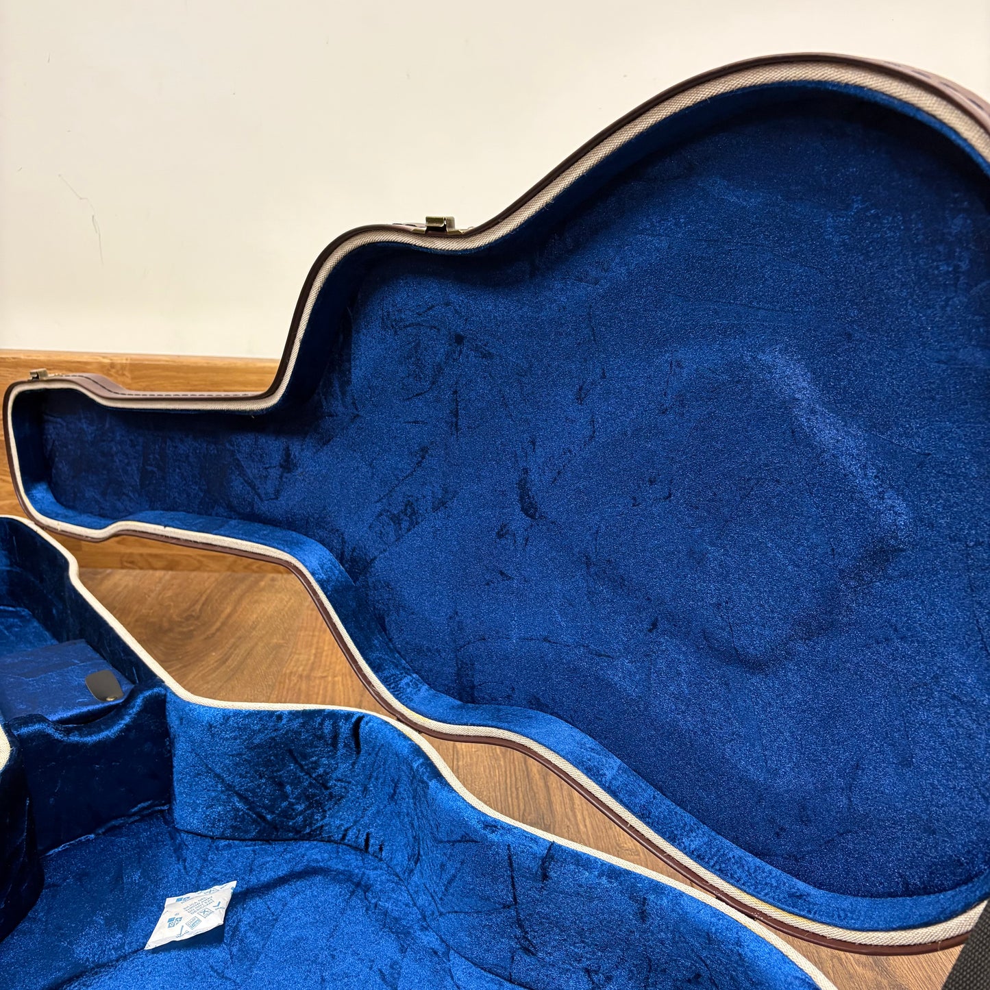 Pre-Owned Gator Journeyman Dreadnaught Hard Case