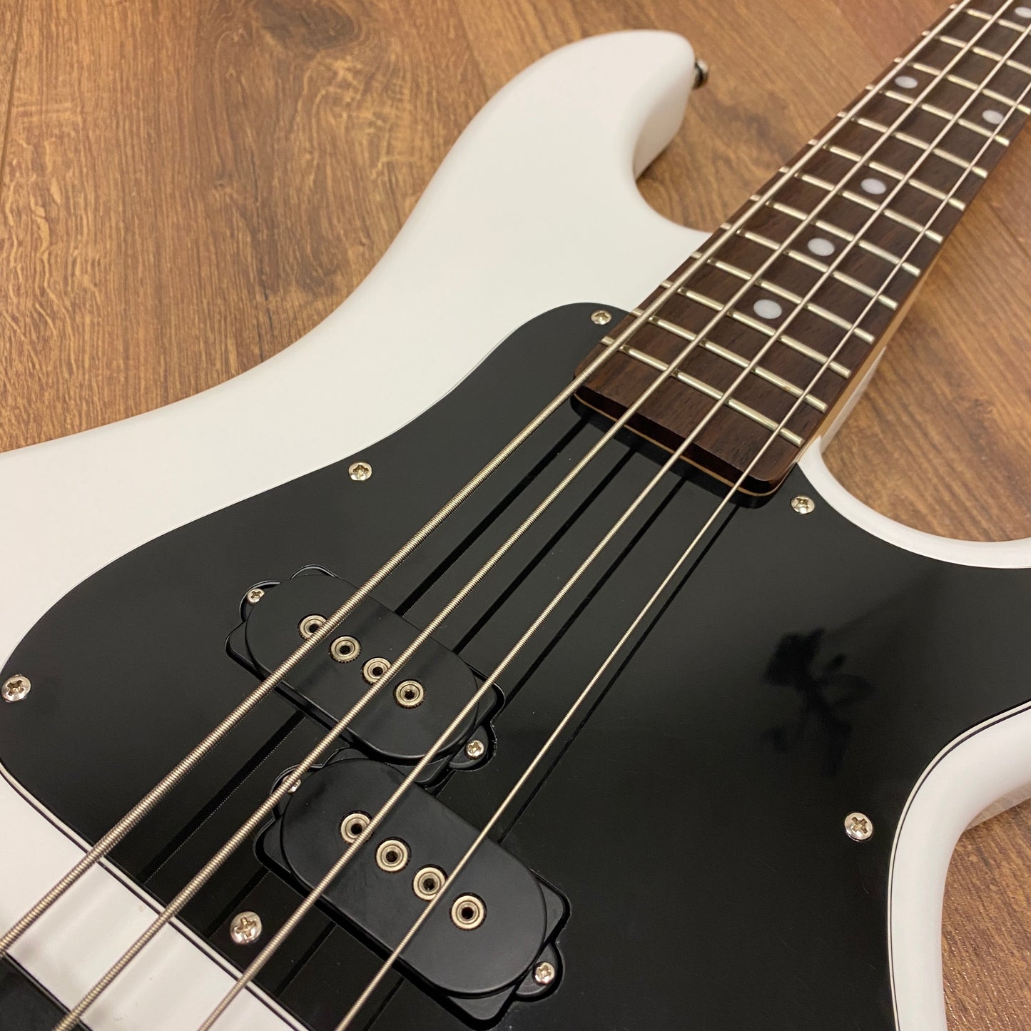 Pre-Owned G&L SB-2 Tribute Bass w/ Hard Case - White