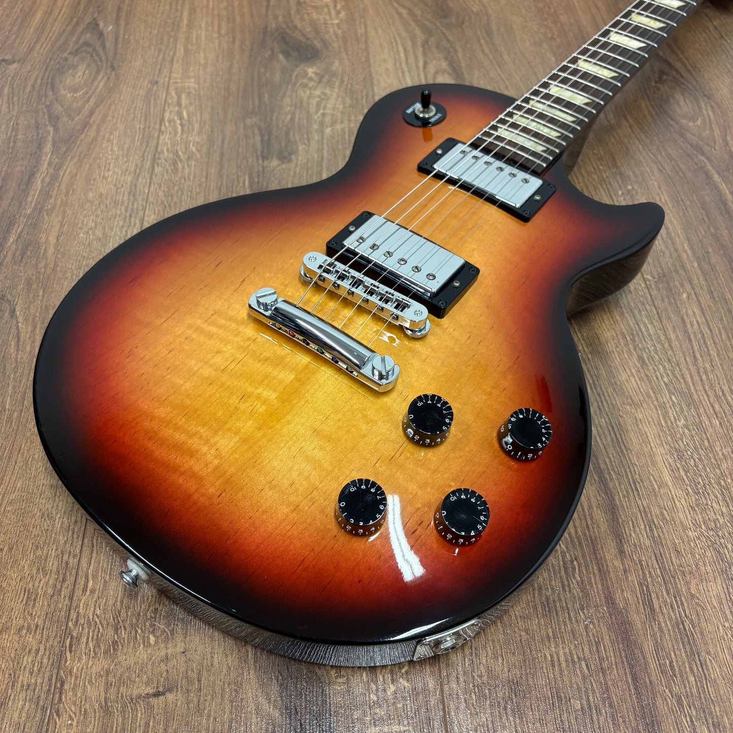 Pre-Owned Gibson Les Paul Studio - Fireburst - 2005