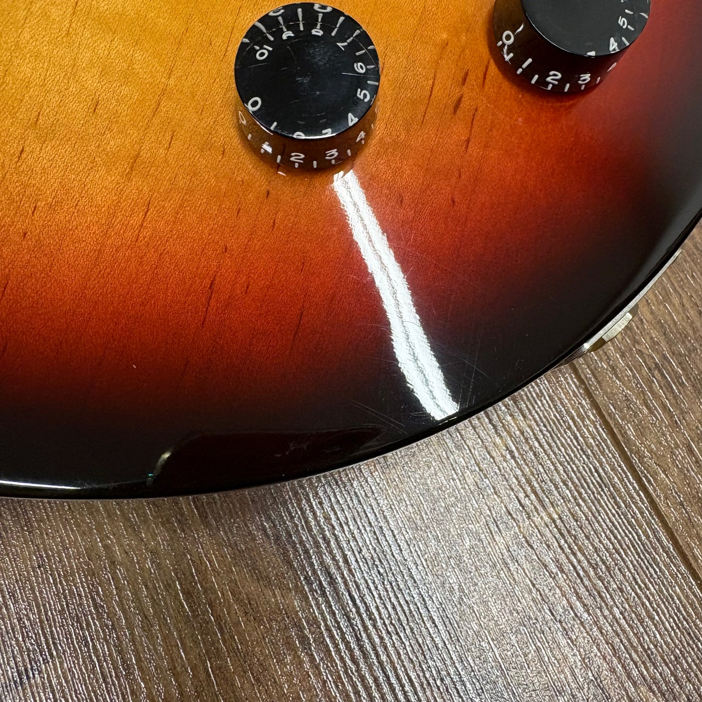 Pre-Owned Gibson Les Paul Studio - Fireburst - 2005