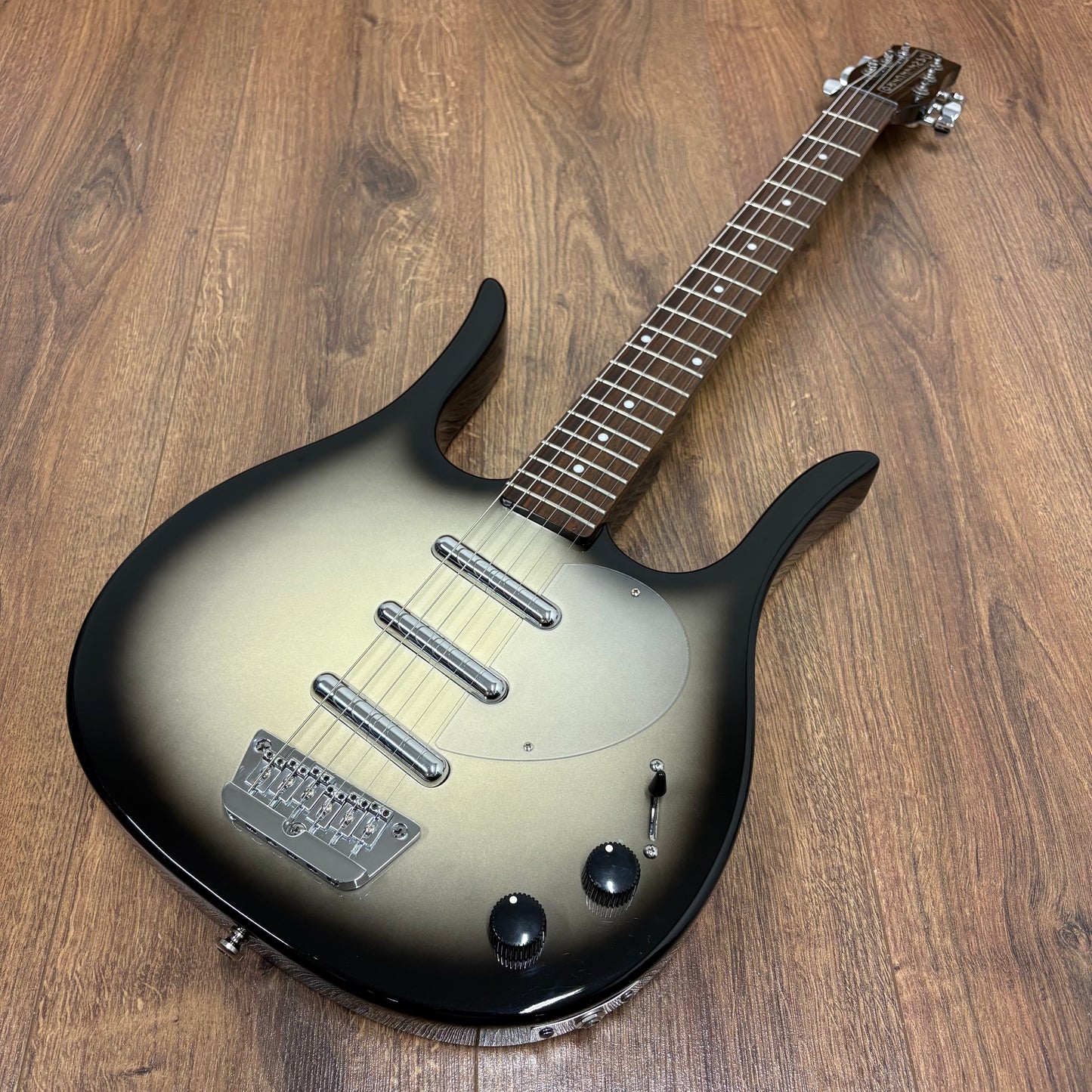 Pre-Owned Danelectro Longhorn 3 Pickups - Blackburst - Early ‘00s