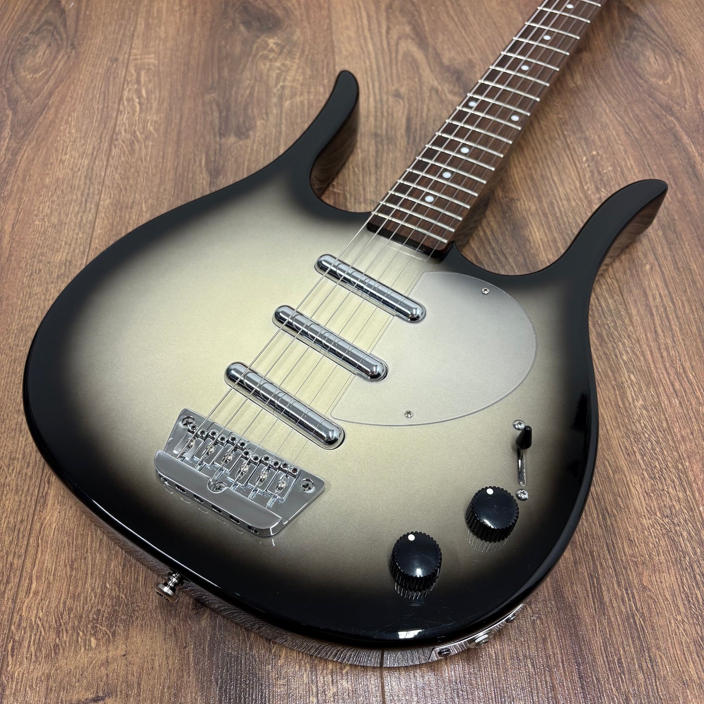 Pre-Owned Danelectro Longhorn 3 Pickups - Blackburst - Early ‘00s