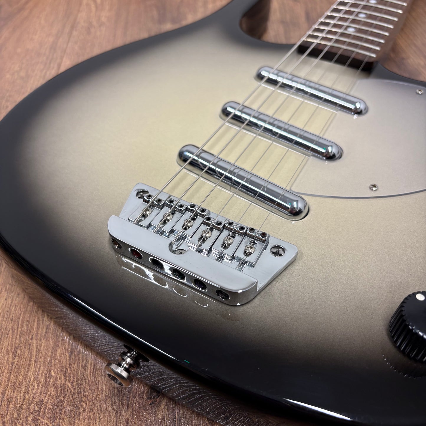 Pre-Owned Danelectro Longhorn 3 Pickups - Blackburst - Early ‘00s