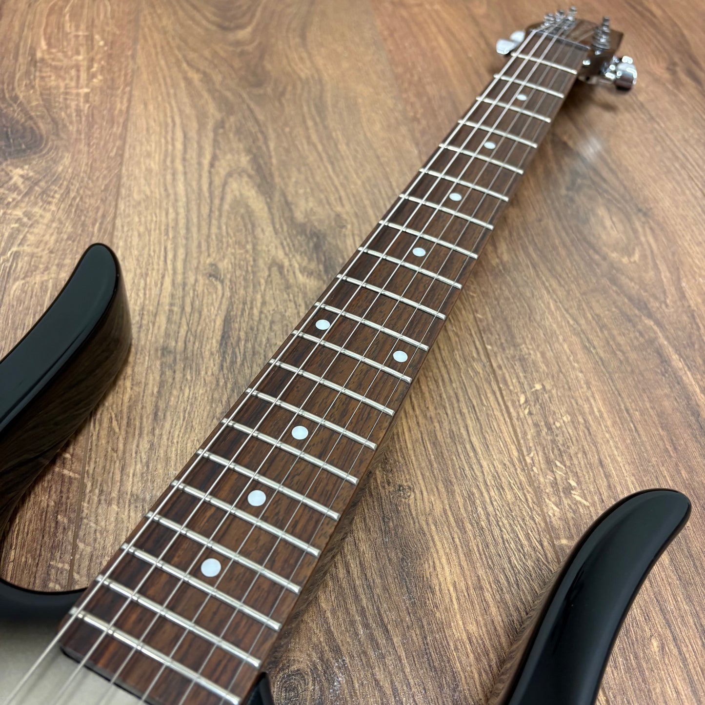 Pre-Owned Danelectro Longhorn 3 Pickups - Blackburst - Early ‘00s