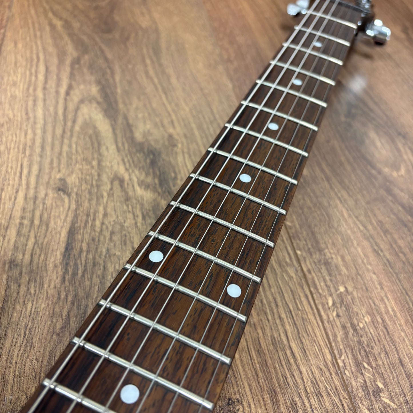 Pre-Owned Danelectro Longhorn 3 Pickups - Blackburst - Early ‘00s