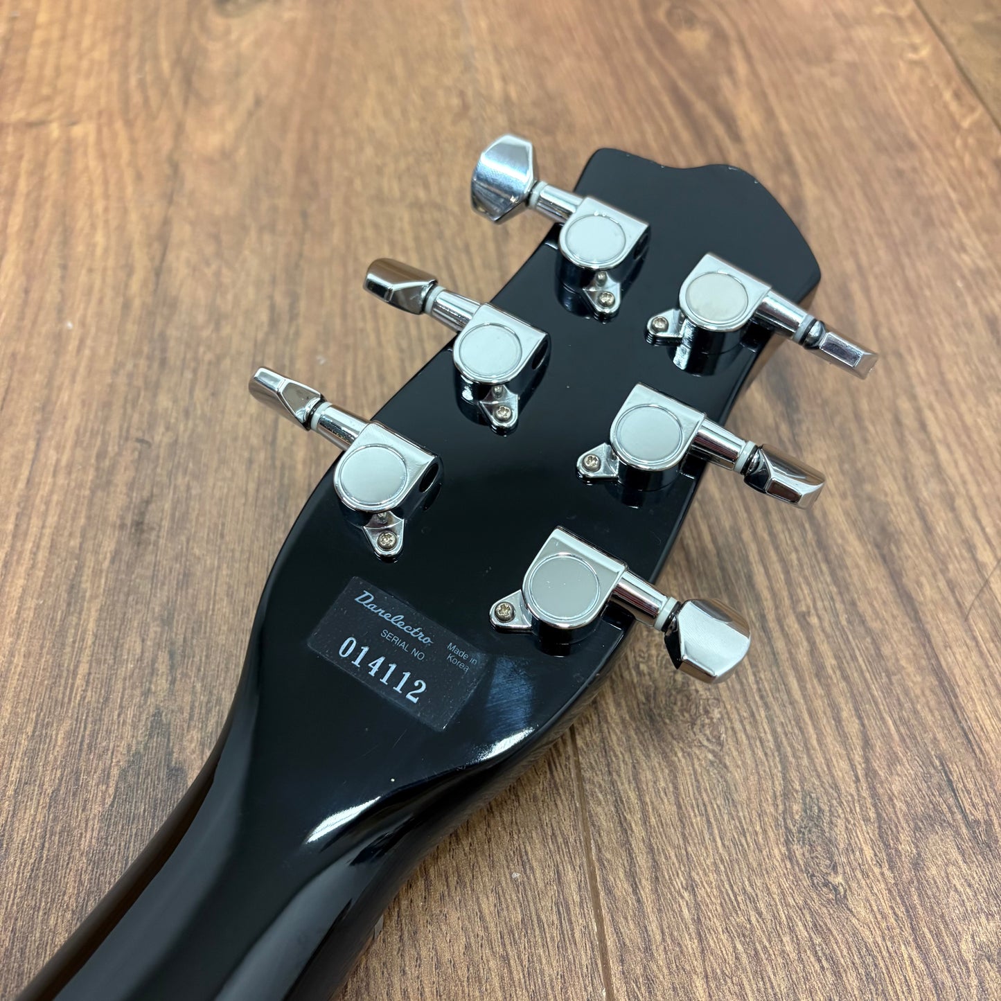 Pre-Owned Danelectro Longhorn 3 Pickups - Blackburst - Early ‘00s