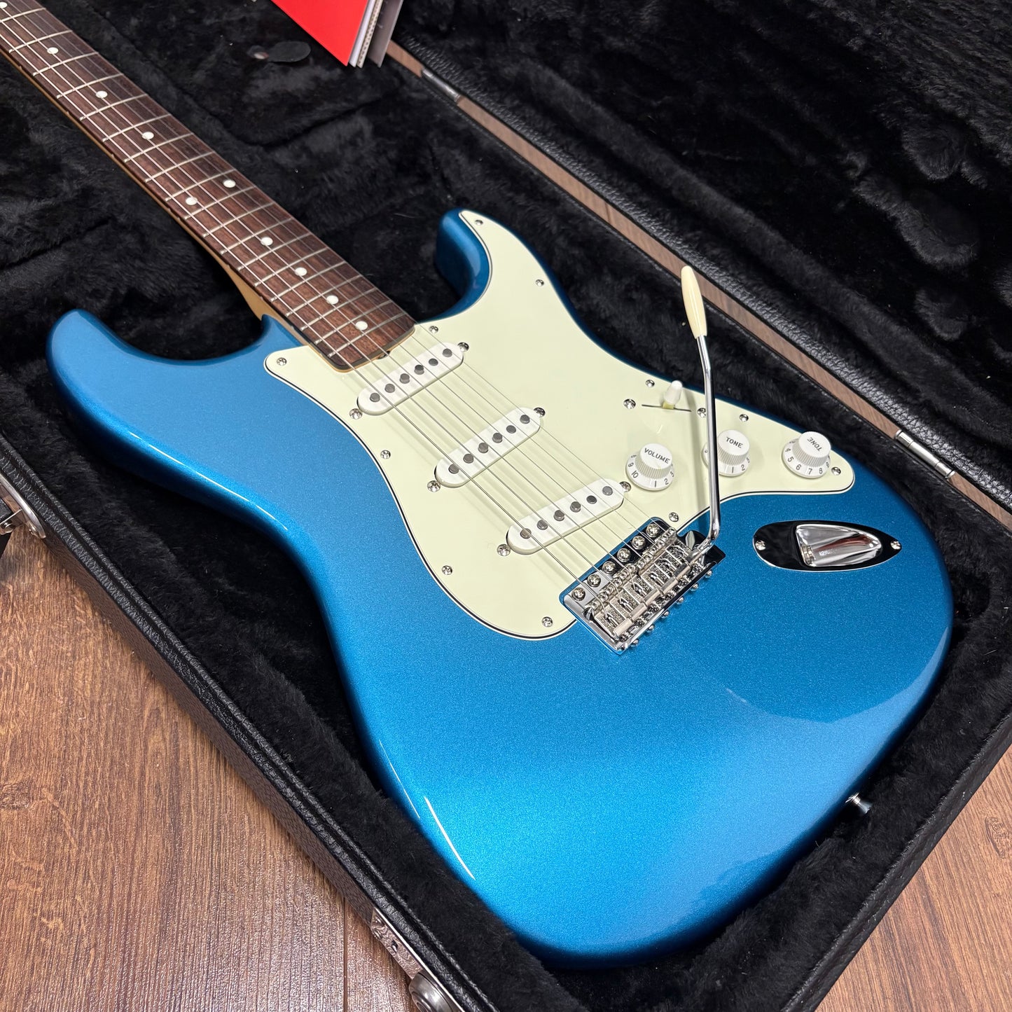 Pre-Owned Fender MIJ Traditional II 60s Stratocaster - Lake Placid Blue - 2025