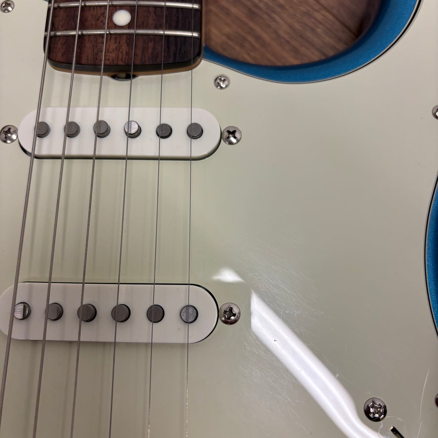 Pre-Owned Fender MIJ Traditional II 60s Stratocaster - Lake Placid Blue - 2025
