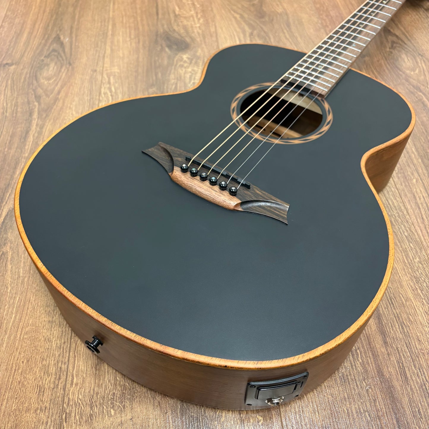 Pre-Owned Bromo BAT8ME BK Mini Jumbo Electro - Satin Black