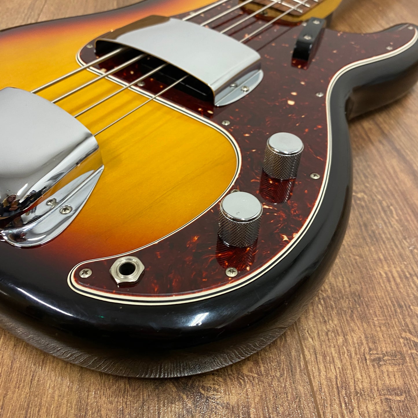 Pre-Owned Fender American Vintage '63 Precision Bass - Sunburst - 2017