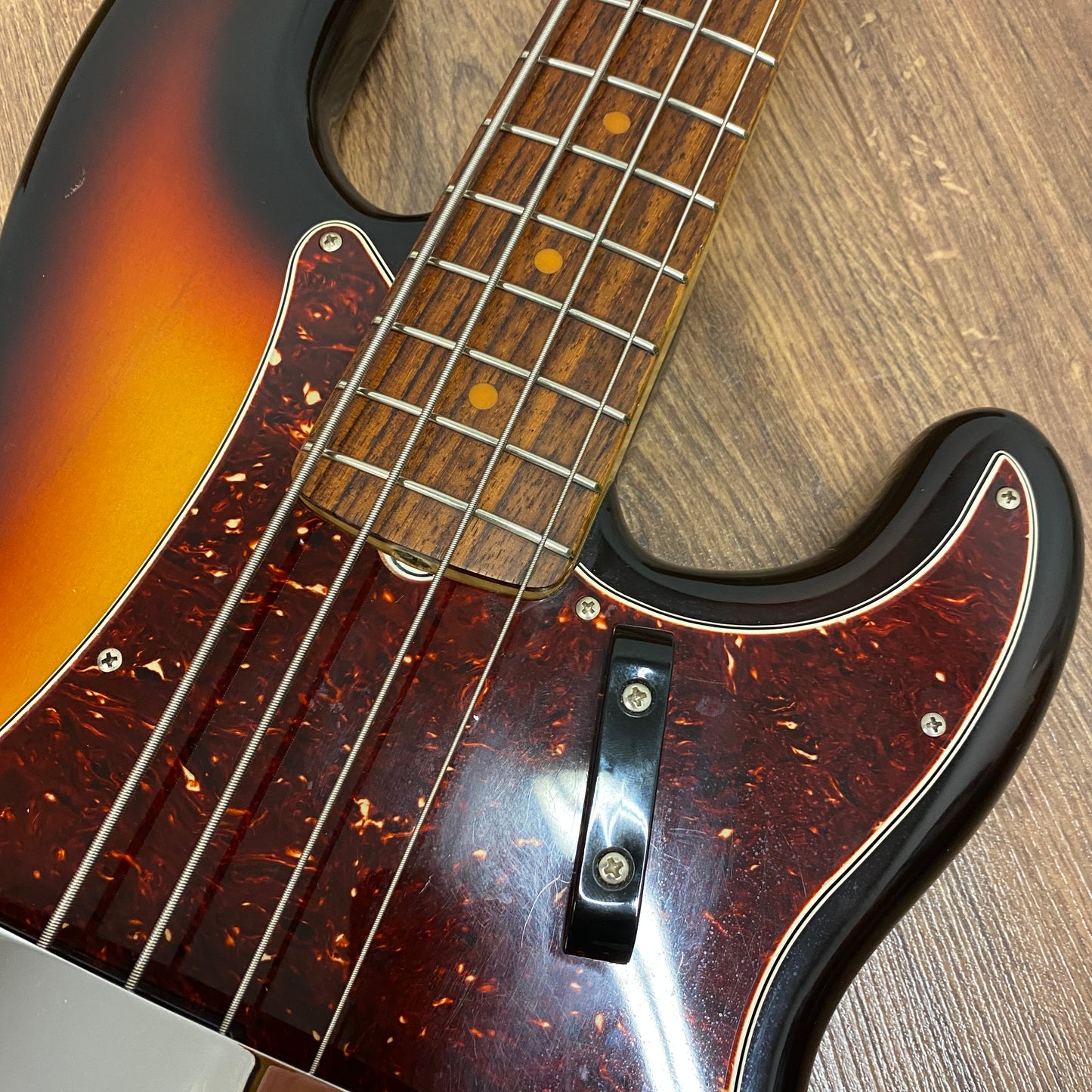 Pre-Owned Fender American Vintage '63 Precision Bass - Sunburst - 2017