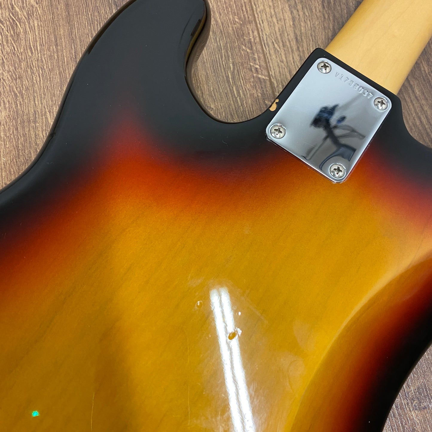 Pre-Owned Fender American Vintage '63 Precision Bass - Sunburst - 2017