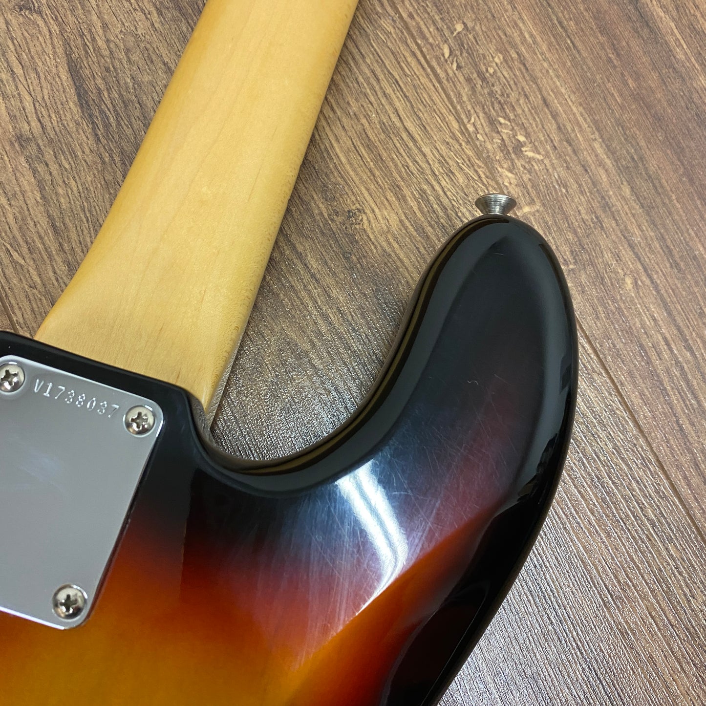 Pre-Owned Fender American Vintage '63 Precision Bass - Sunburst - 2017