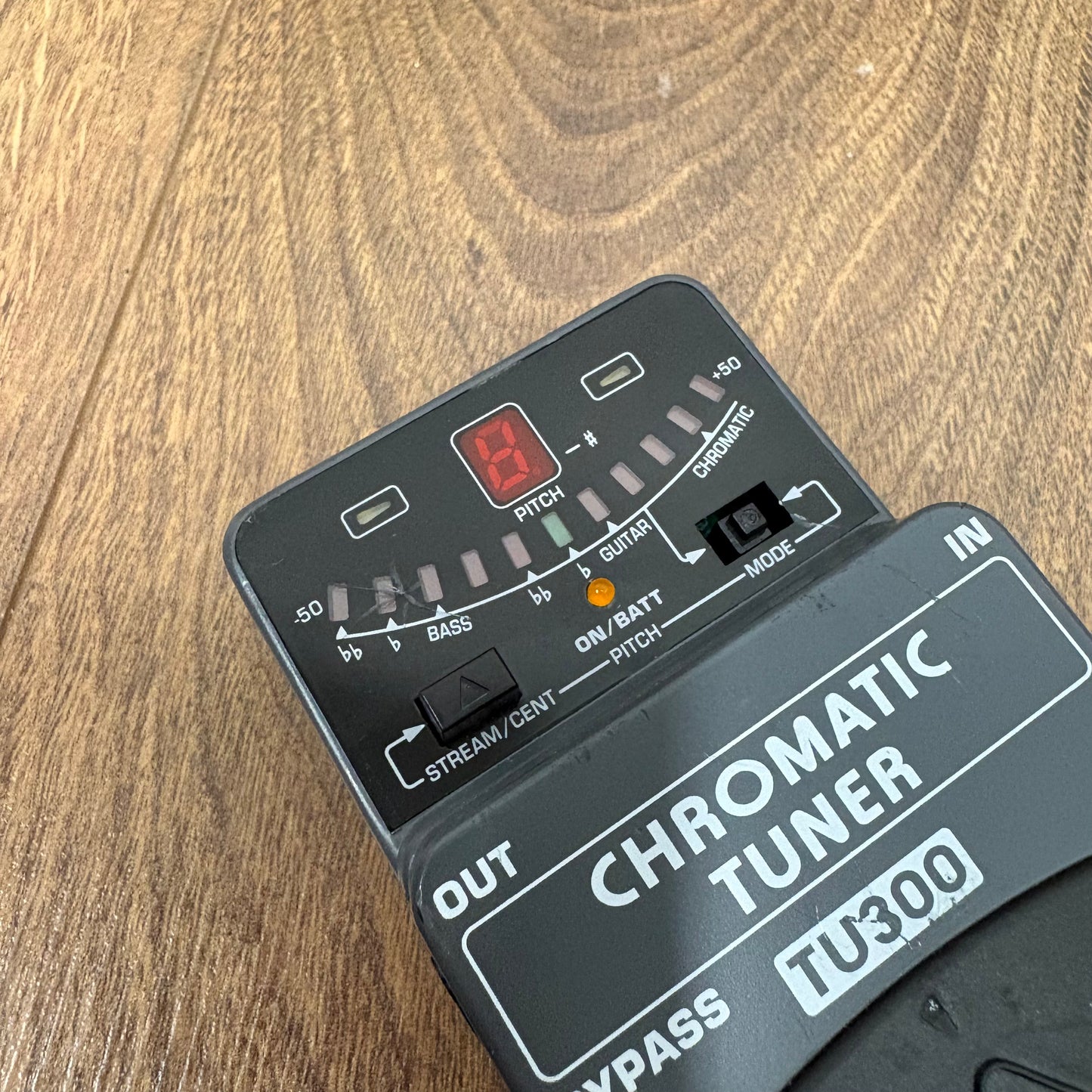 Pre-Owned Behringer TU300 Tuner Pedal