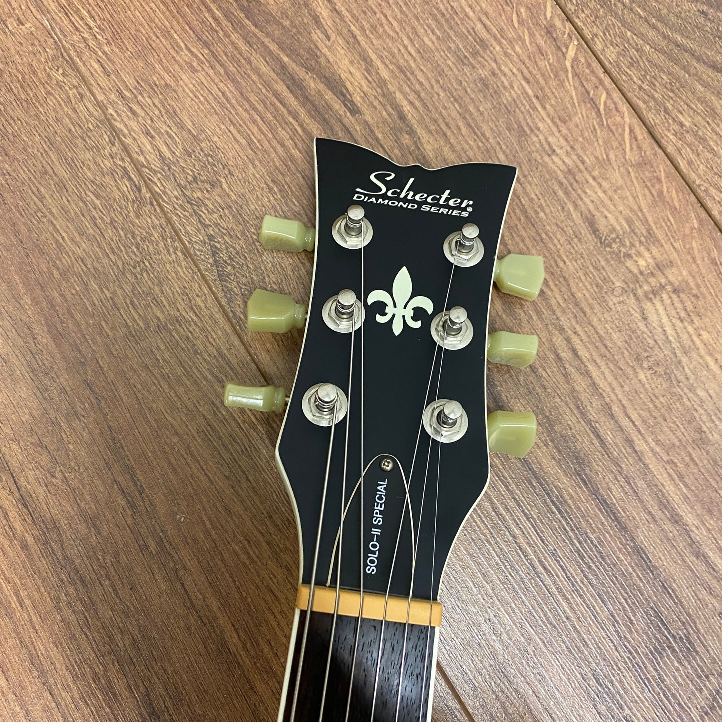 Pre-Owned Schecter Solo II Special - Vintage White