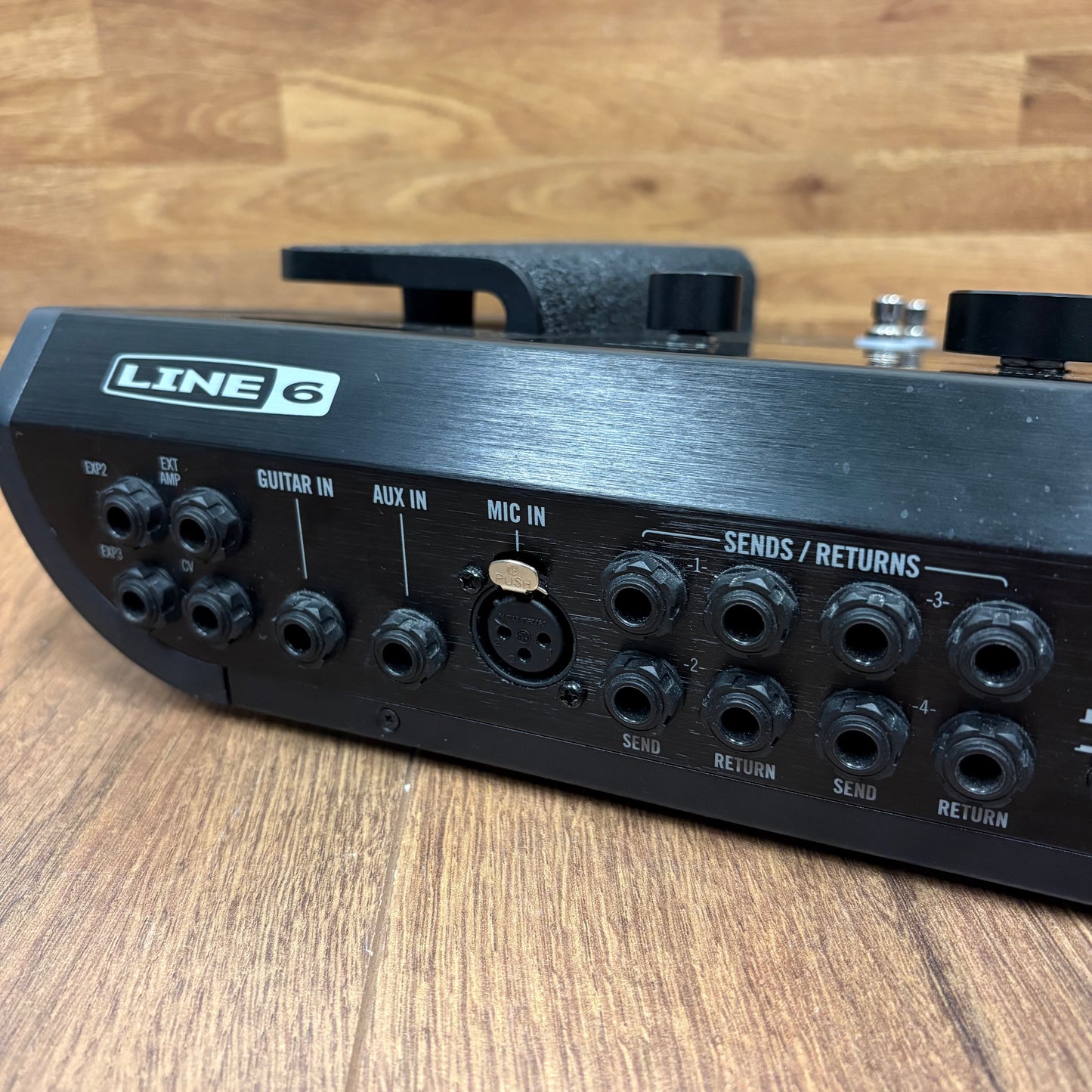 Pre-Owned Line6 Helix Floor w/ Protection Racket Case