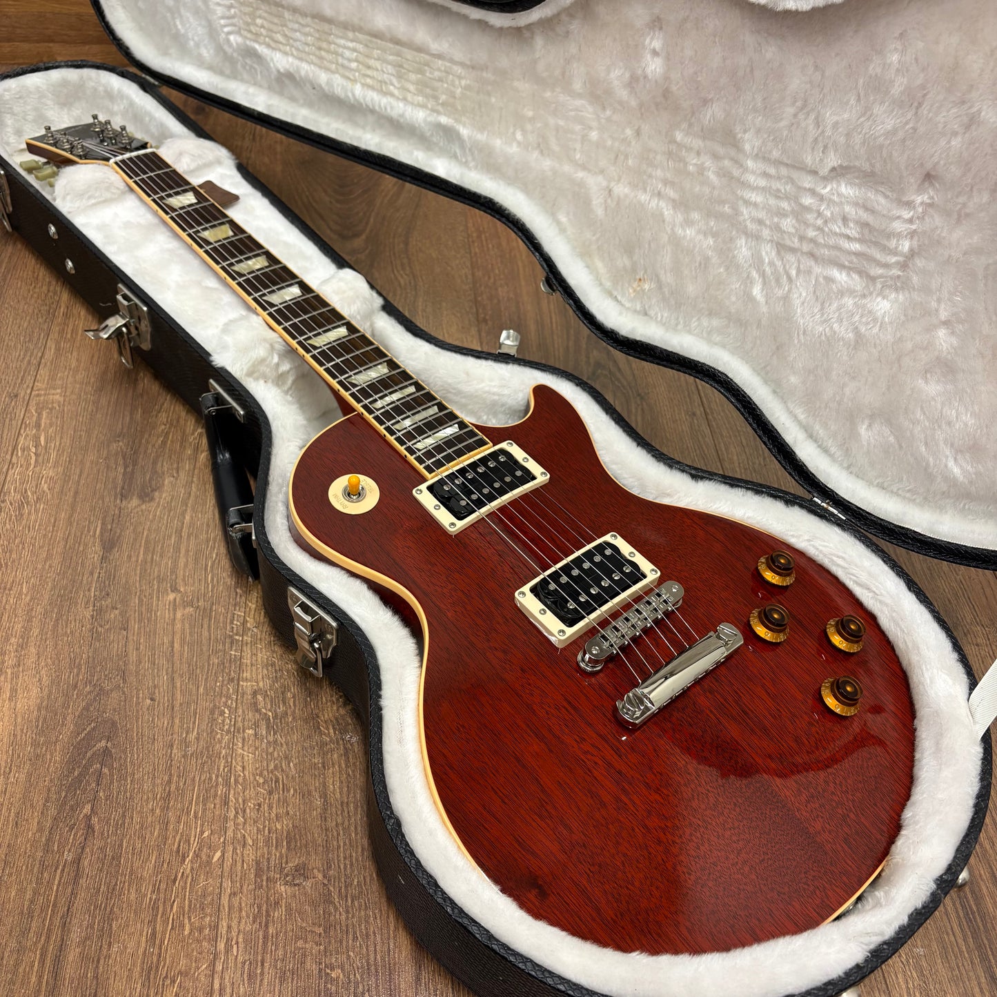 Pre-Owned Gibson Les Paul Classic Antique - Faded Cherry - 2007 Guitar Of The Week #27