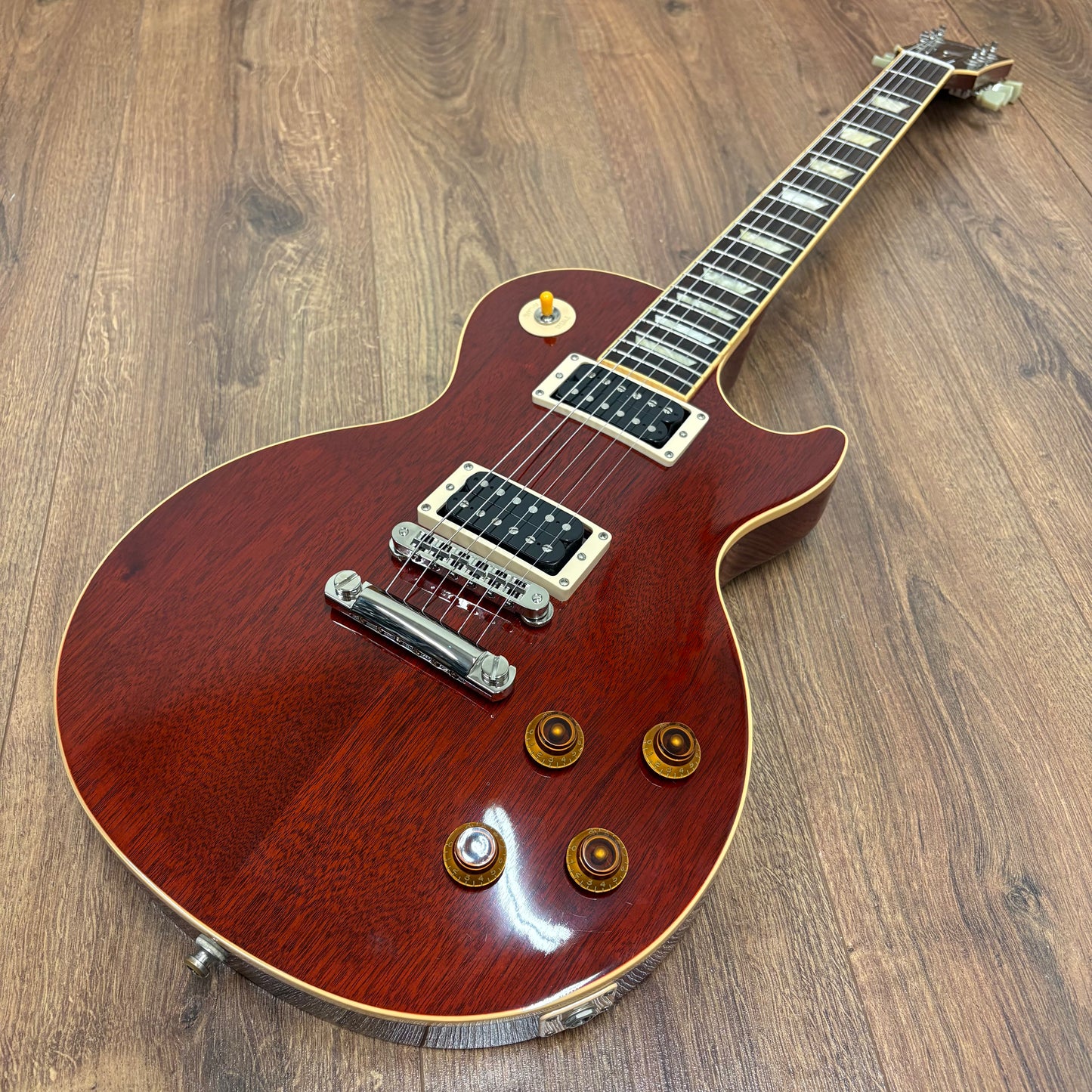 Pre-Owned Gibson Les Paul Classic Antique - Faded Cherry - 2007 Guitar Of The Week #27