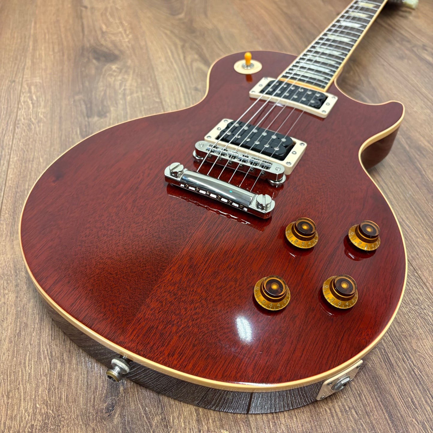 Pre-Owned Gibson Les Paul Classic Antique - Faded Cherry - 2007 Guitar Of The Week #27