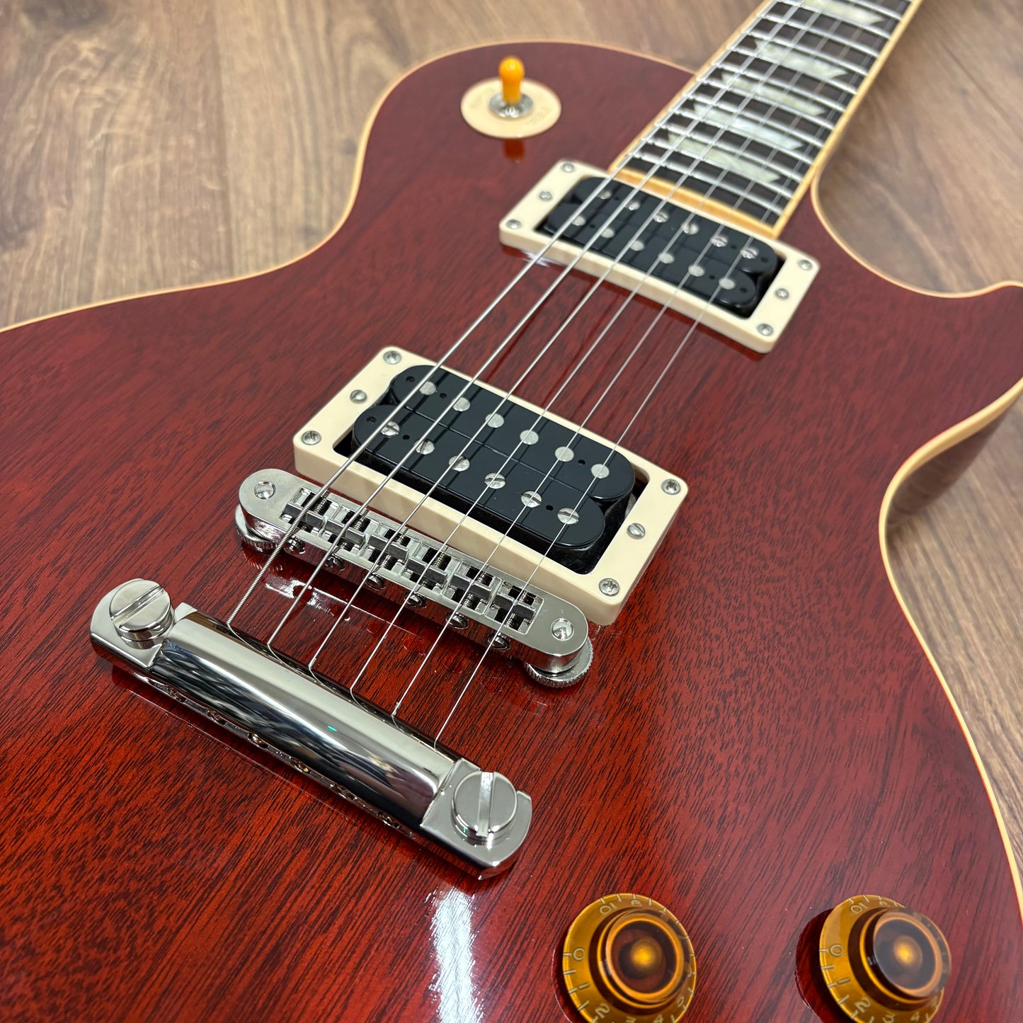 Pre-Owned Gibson Les Paul Classic Antique - Faded Cherry - 2007 Guitar Of The Week #27