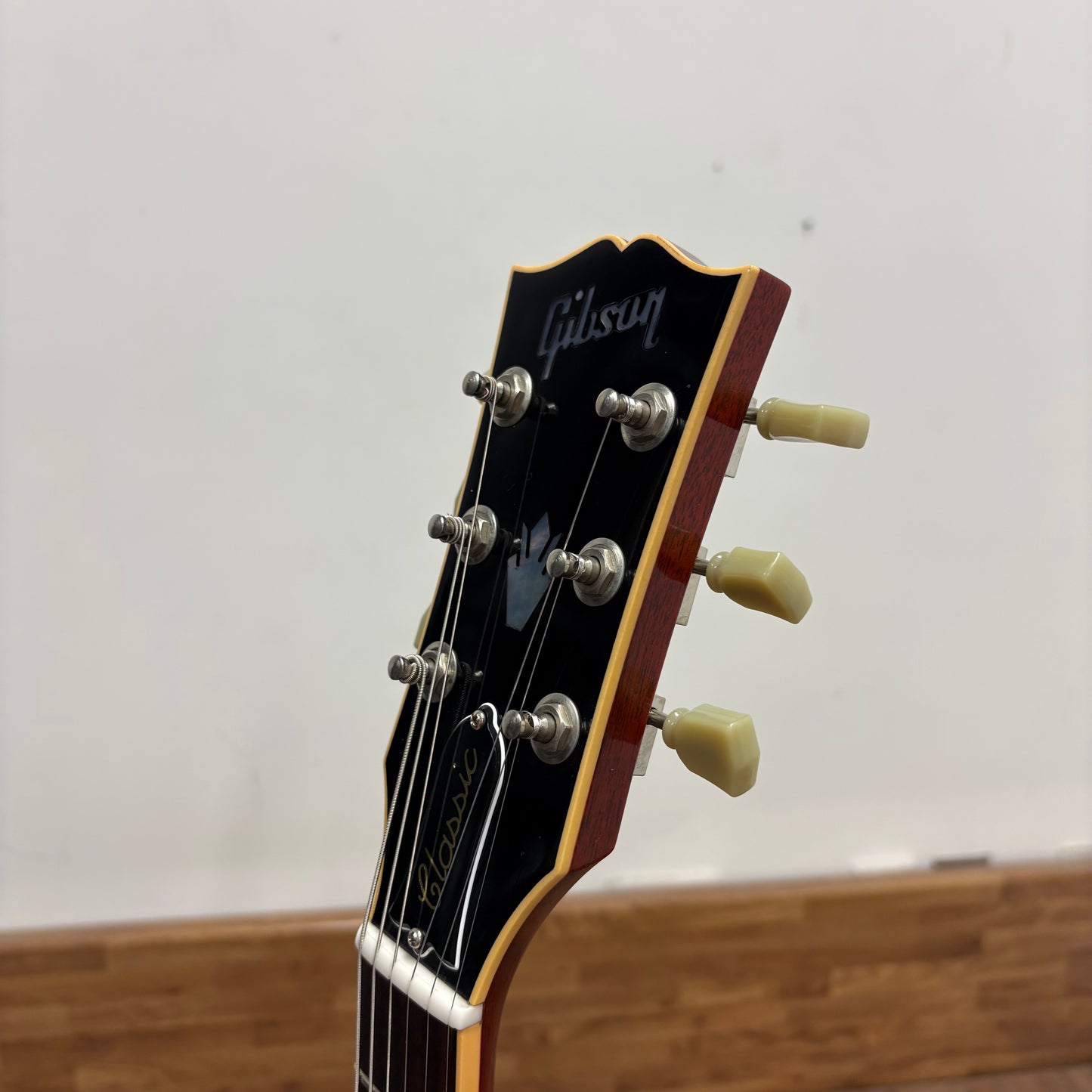 Pre-Owned Gibson Les Paul Classic Antique - Faded Cherry - 2007 Guitar Of The Week #27