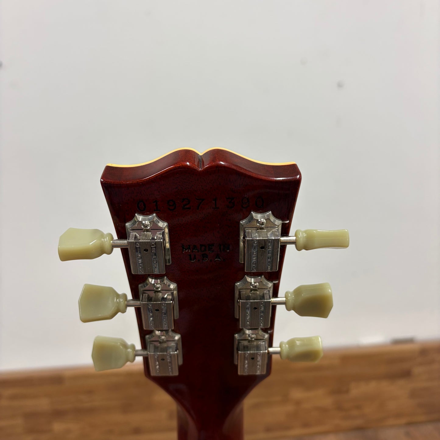 Pre-Owned Gibson Les Paul Classic Antique - Faded Cherry - 2007 Guitar Of The Week #27