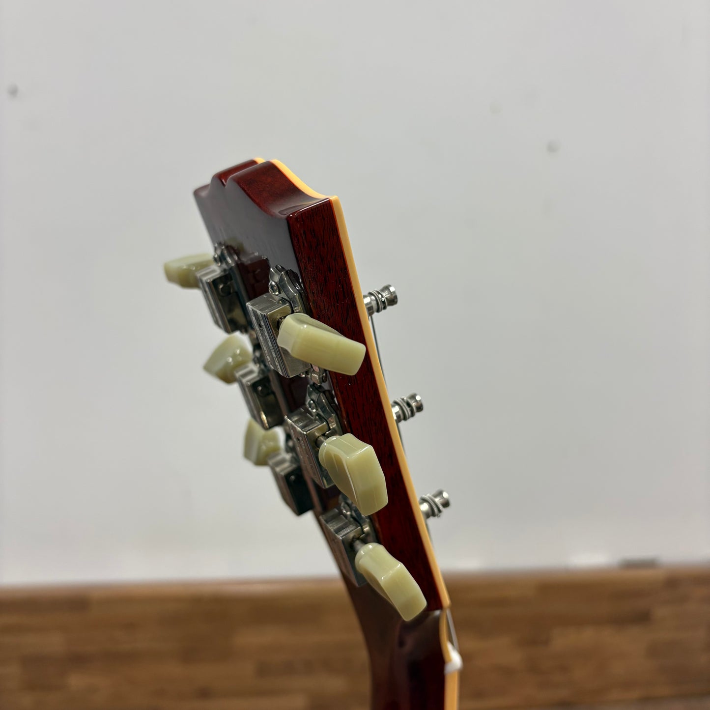 Pre-Owned Gibson Les Paul Classic Antique - Faded Cherry - 2007 Guitar Of The Week #27