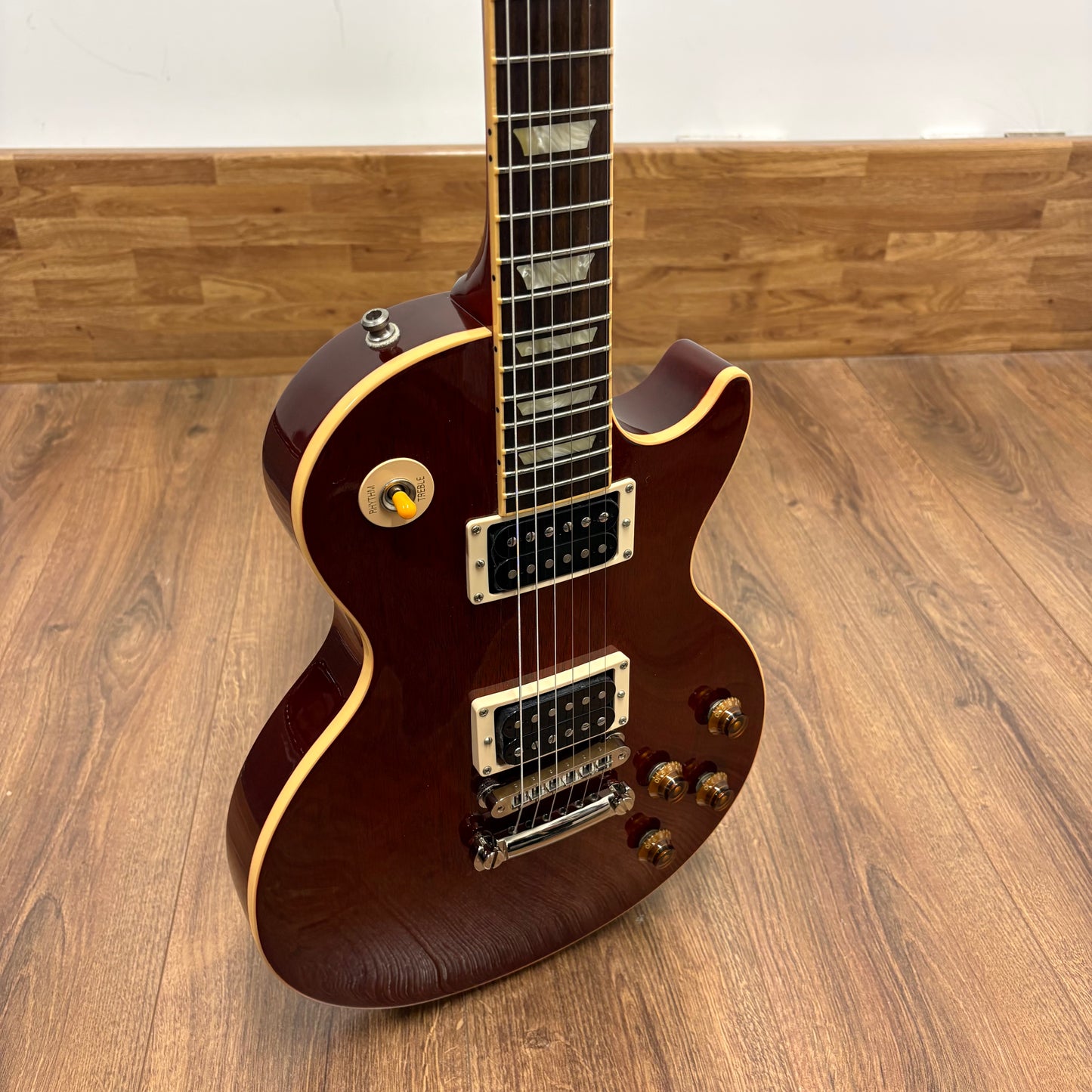 Pre-Owned Gibson Les Paul Classic Antique - Faded Cherry - 2007 Guitar Of The Week #27
