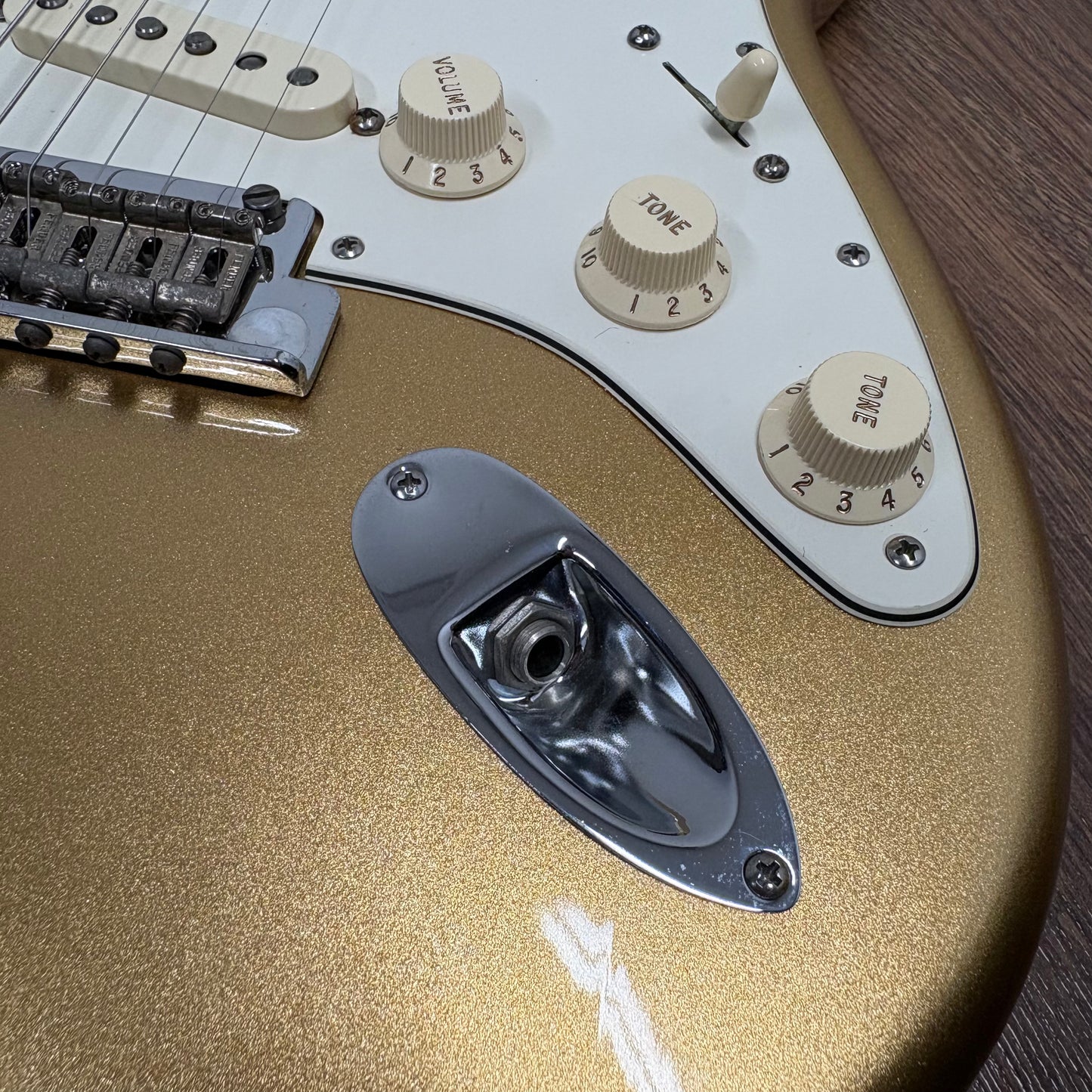 Pre-Owned Fender Limited Edition American Standard Stratocaster - Mystic Aztec Gold - 2014
