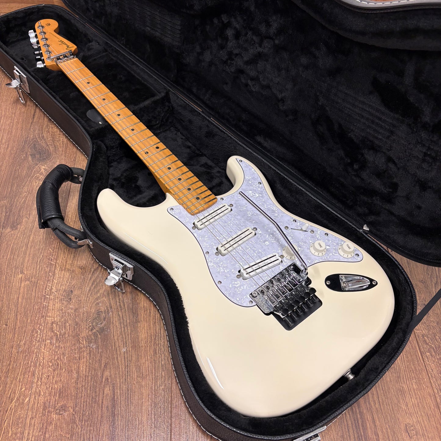 Pre-Owned Fender Player Stratocaster  Floyd Rose  - Upgraded - Arctic White