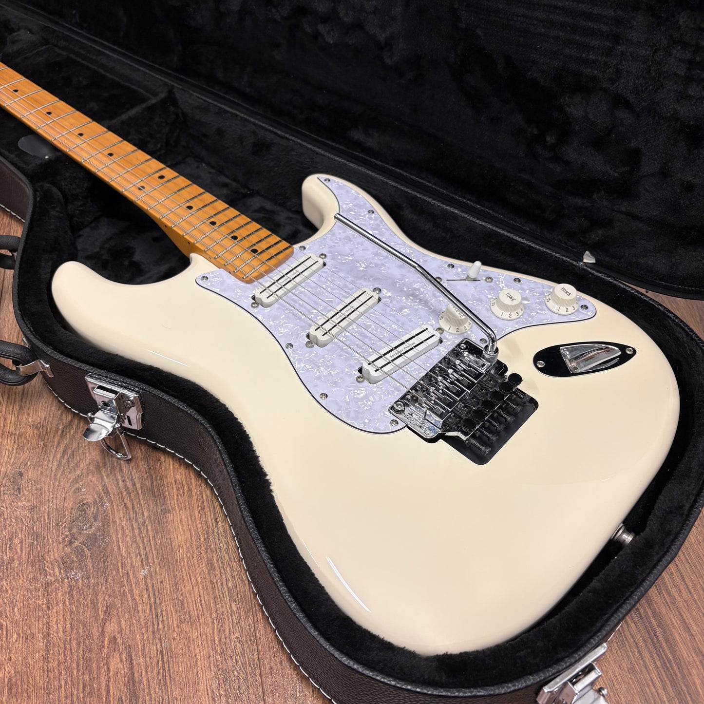 Pre-Owned Fender Player Stratocaster  Floyd Rose  - Upgraded - Arctic White