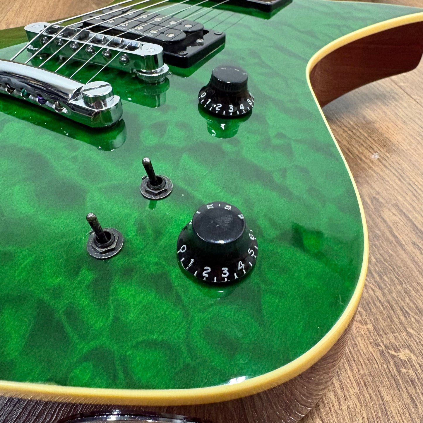Pre-Owned Fernandes Ravelle Elite - Emerald Green Quilted Maple