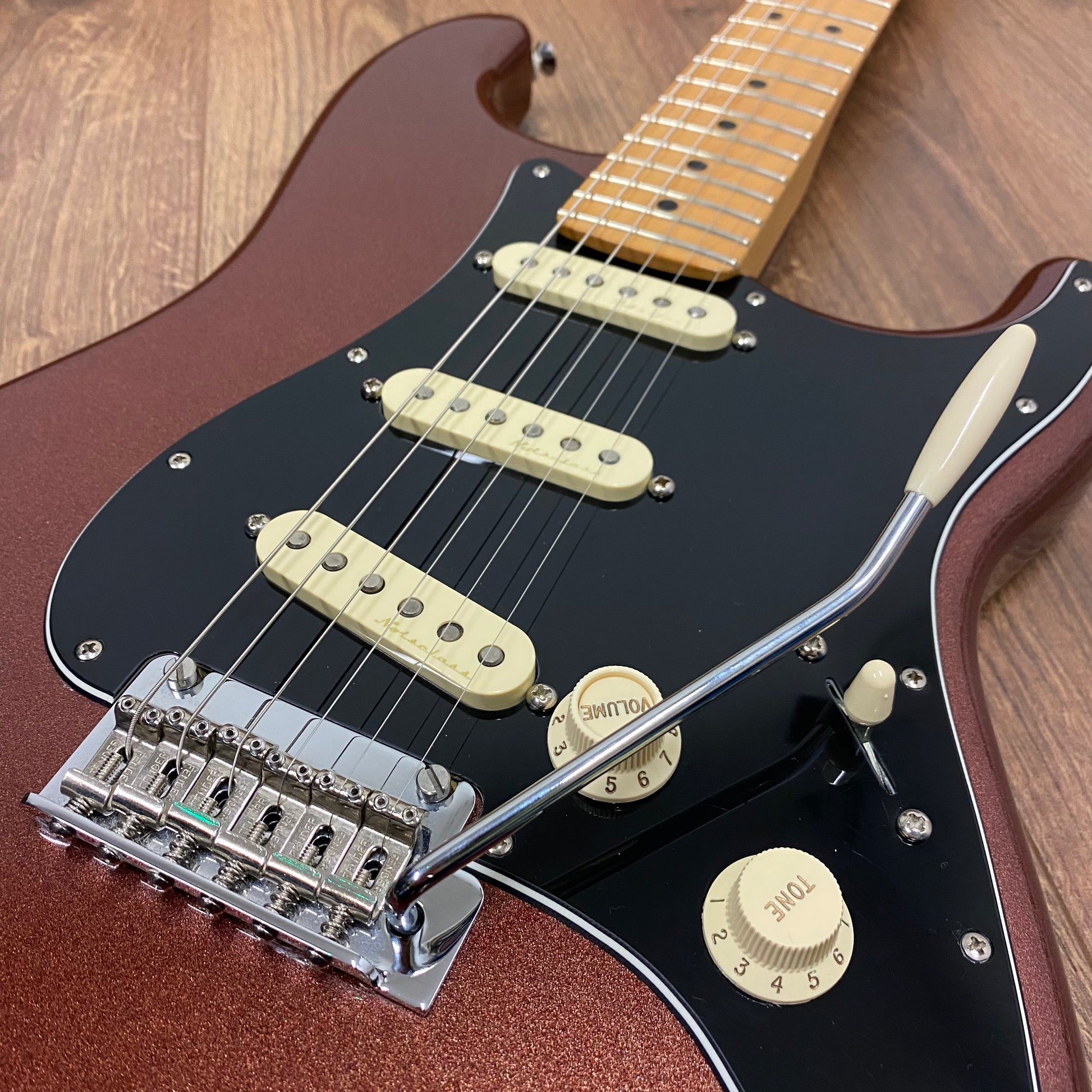 Pre Owned Fender Deluxe Roadhouse Stratocaster Classic Copper