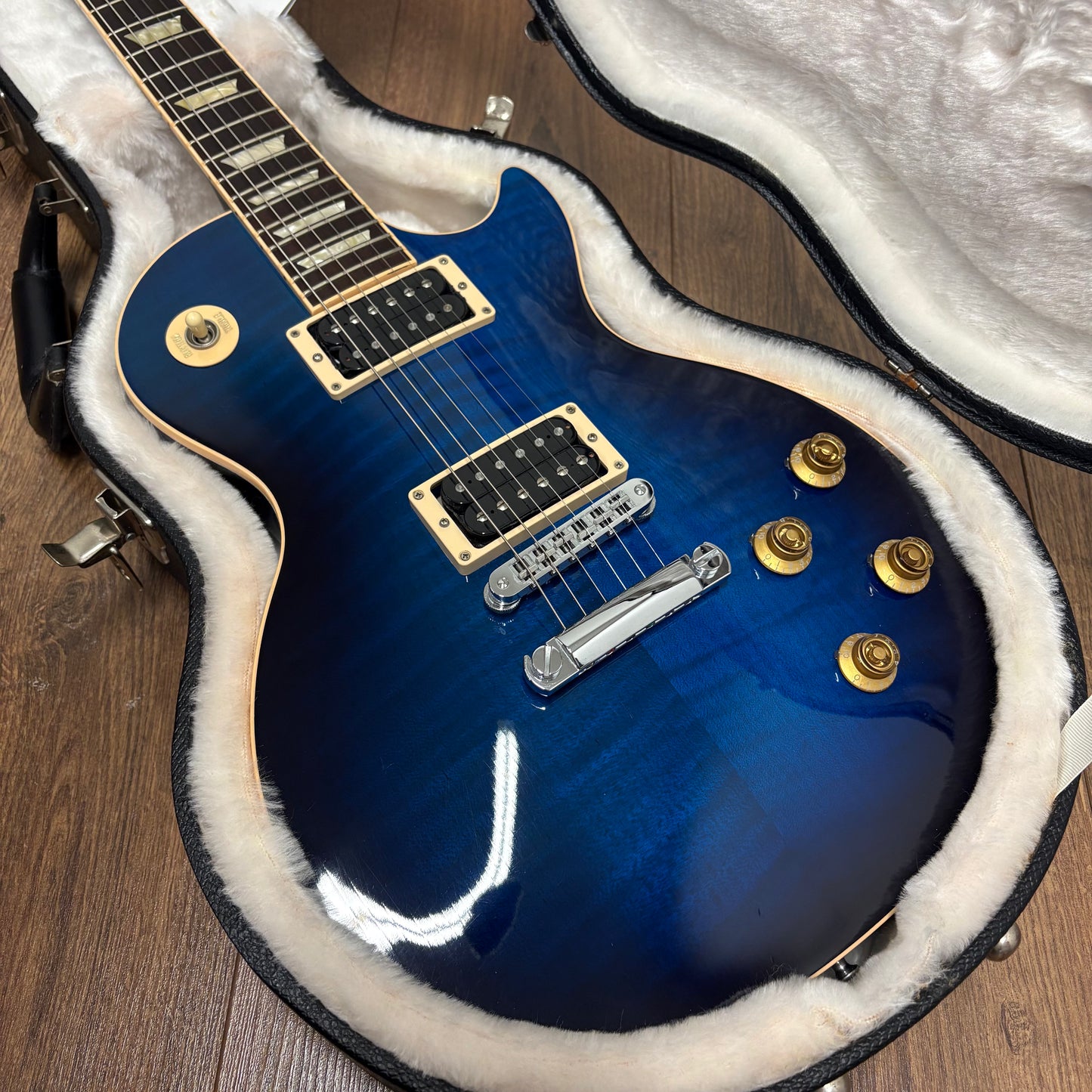Pre-Owned Gibson Les Paul Classic Plus - Manhattan Midnight - 2011