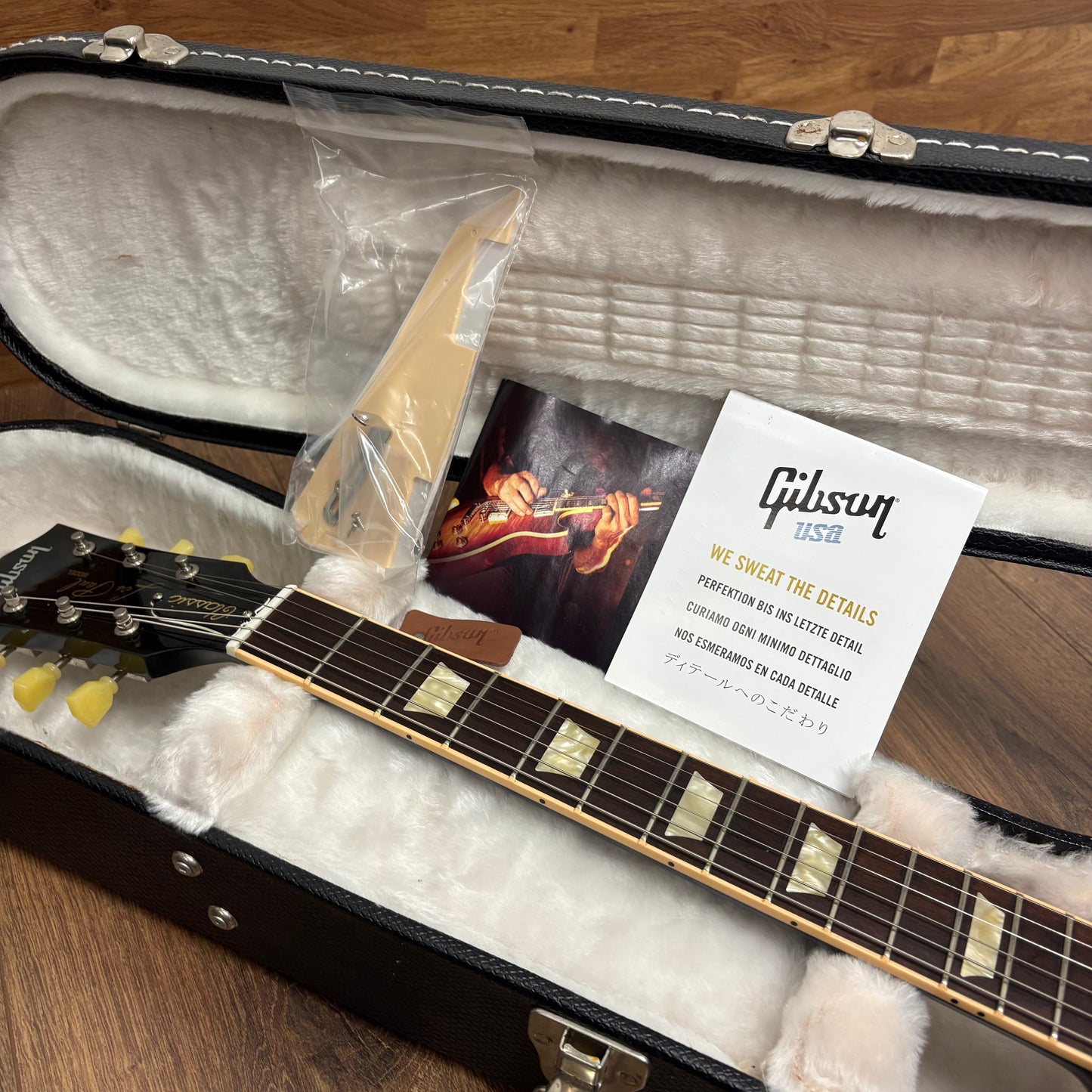 Pre-Owned Gibson Les Paul Classic Plus - Manhattan Midnight - 2011