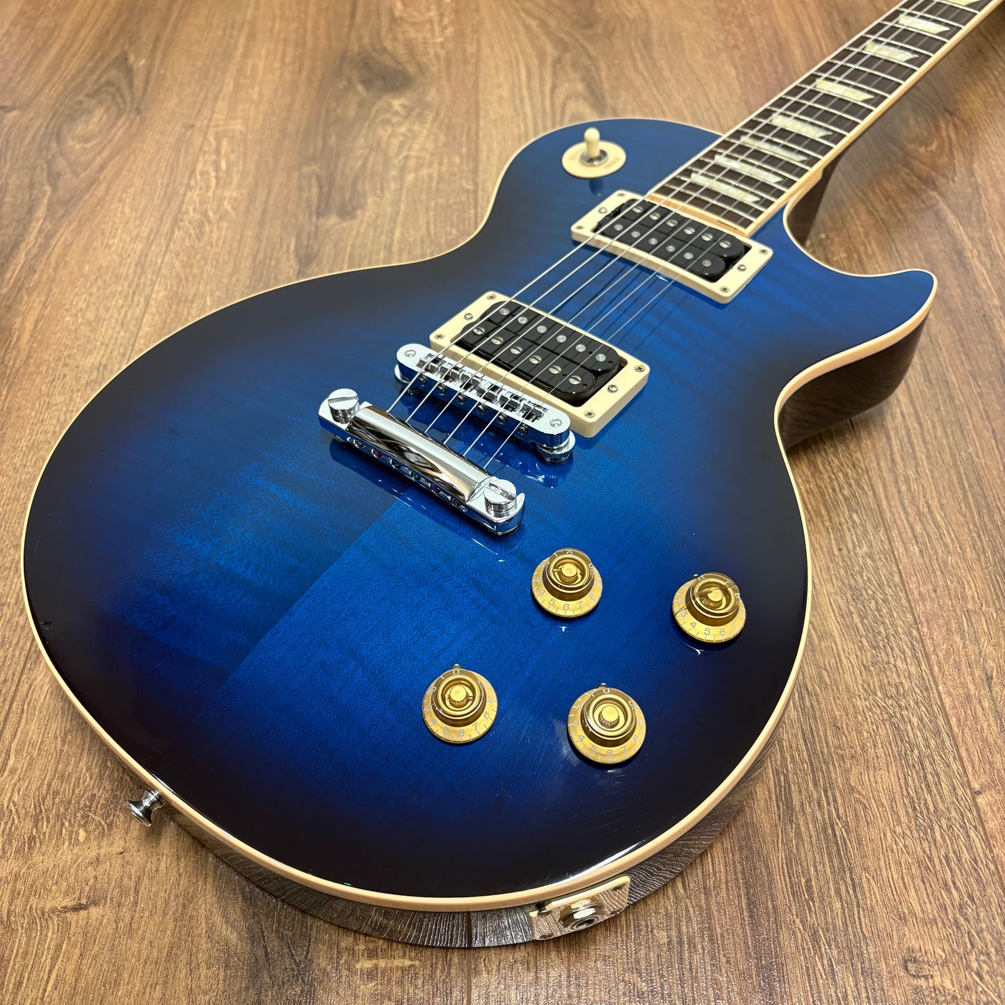 Pre-Owned Gibson Les Paul Classic Plus - Manhattan Midnight - 2011