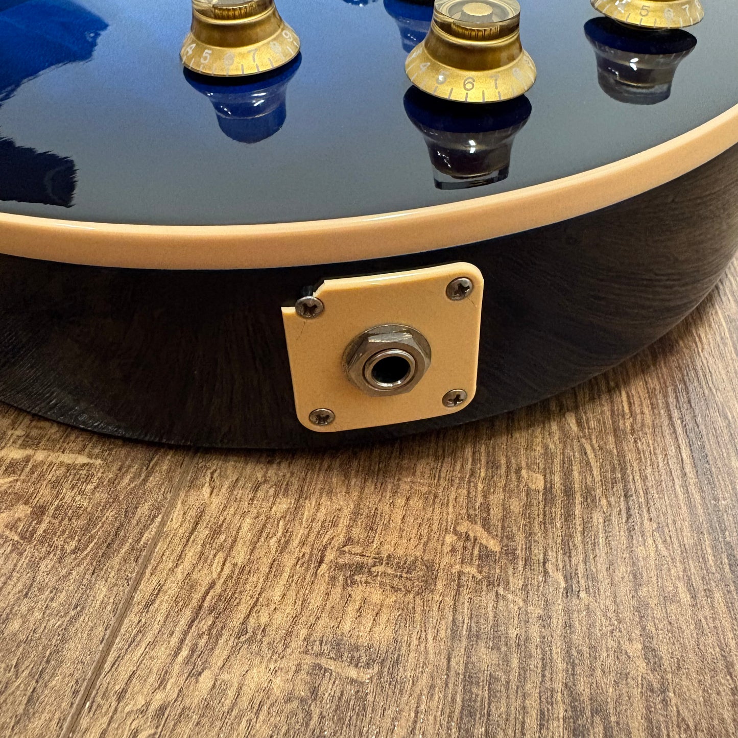 Pre-Owned Gibson Les Paul Classic Plus - Manhattan Midnight - 2011
